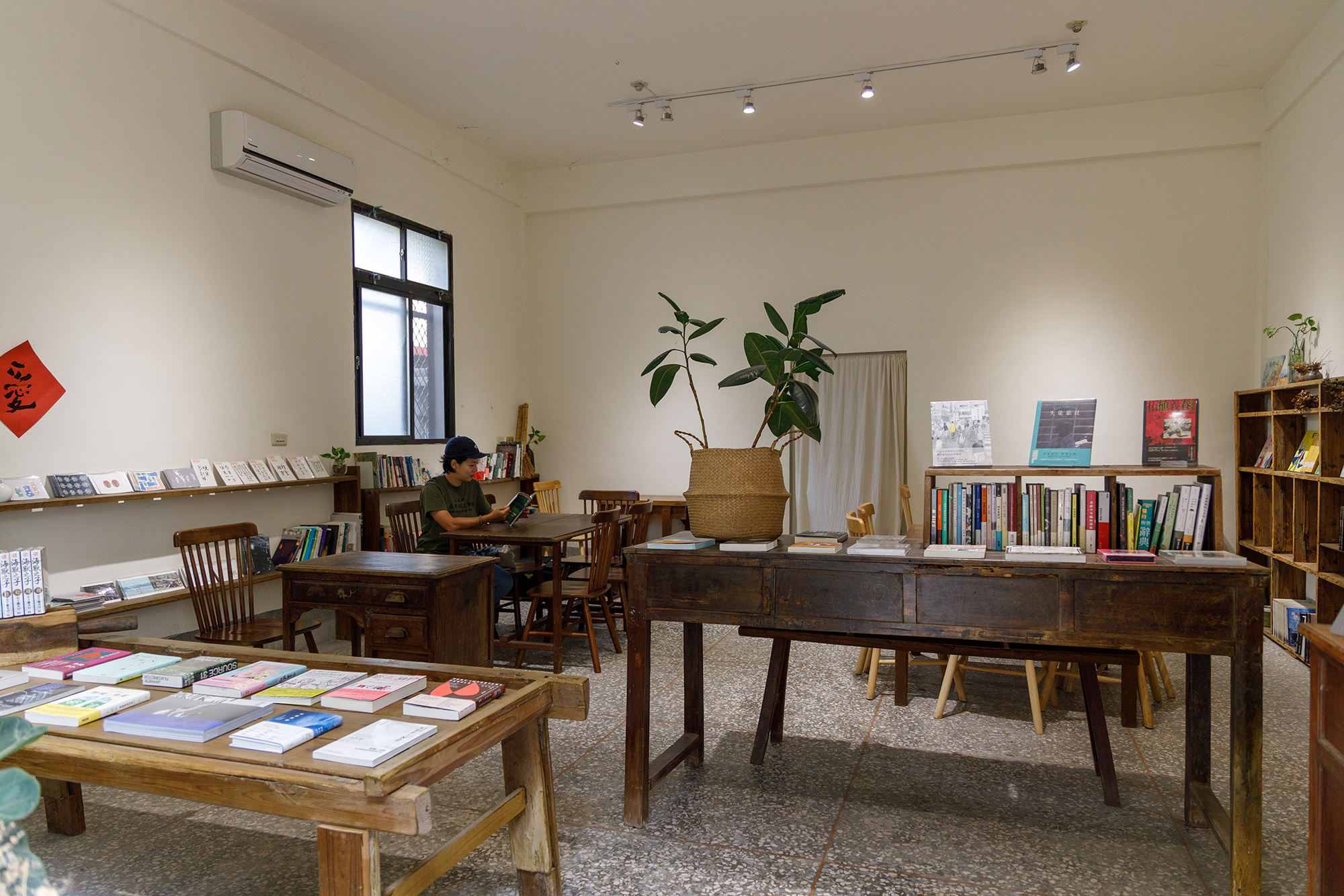 蓊蓊書店是金門少數書店之一。