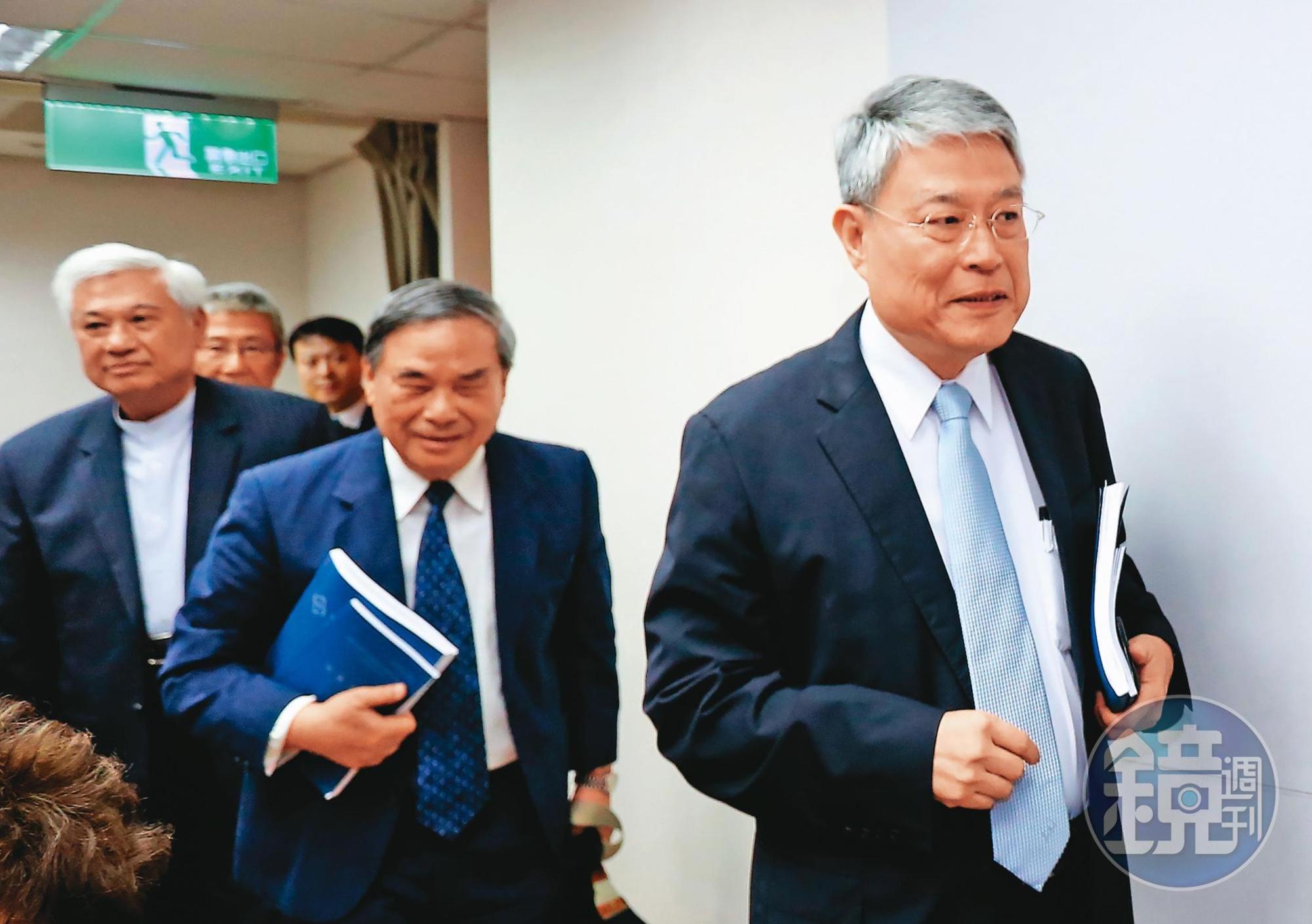 老臣李勘文(右一)近期升任總裁,準備帶領南僑續創高峰。