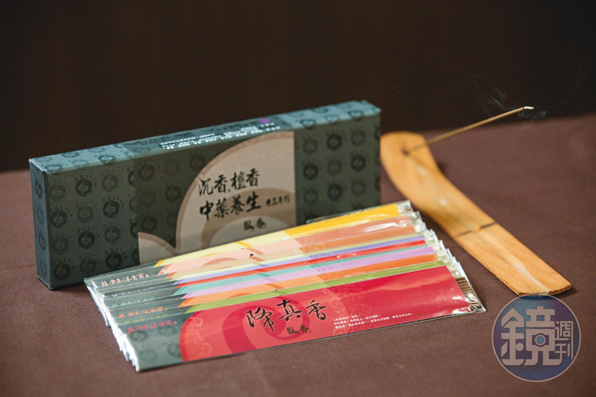6年前施燁志首創以中藥或花香為主原料的中藥養生香品，還推出能一次買齊所有風味的綜合版。（臥香綜合版，500元／11種香）