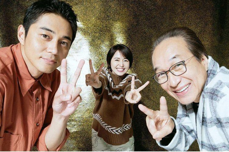 東出昌大不顧醜聞仍演出電影《信用詐欺師:英雄篇》,甚至照常宣傳電影引起網友熱議。圖中為長澤雅美,右為小日向文世。