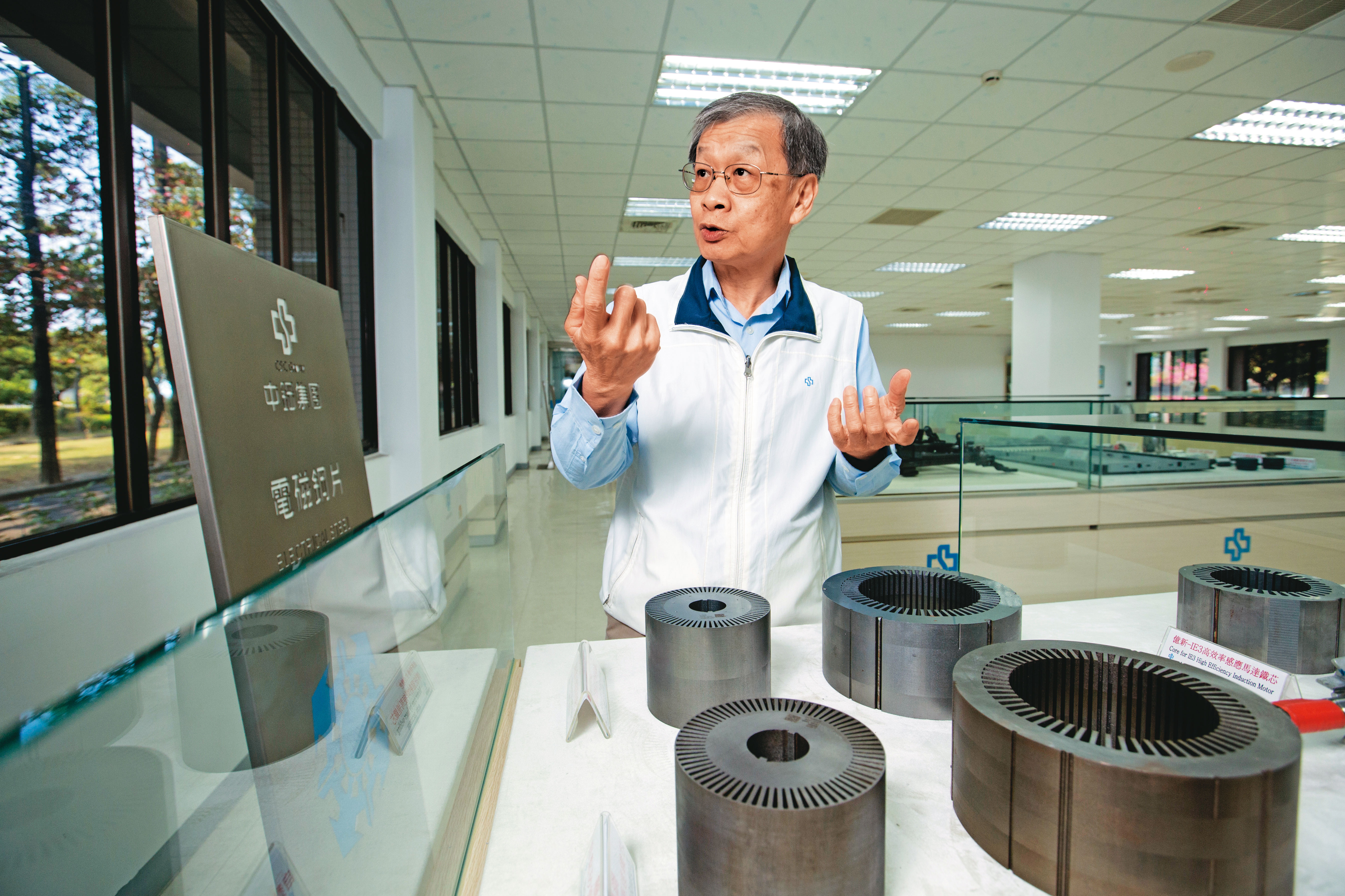 王錫欽透露，中鋼製造的電動車馬達用電磁鋼片，除了打進特斯拉供應鏈外，也接下多家國際大廠訂單。