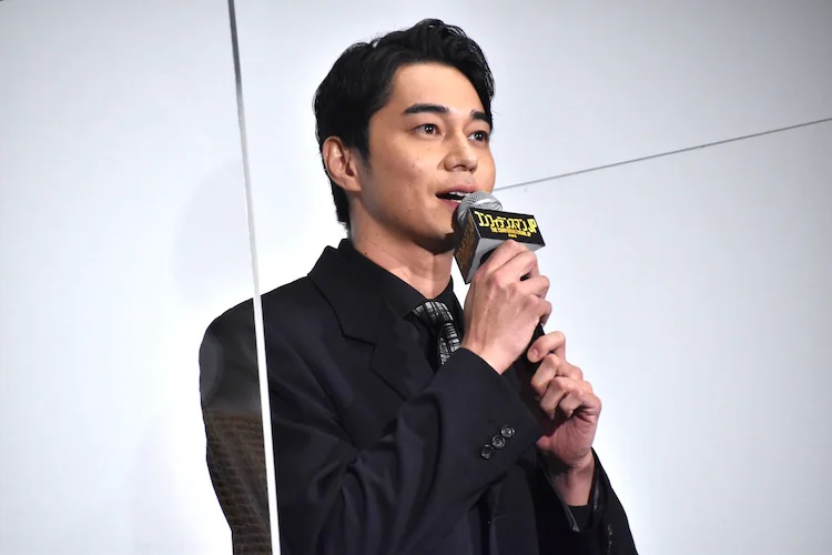 東出昌大鬧不倫後把新歡帶到電影外景拍攝地，惹惱經紀公司慘遭開除。（翻攝自natalie）