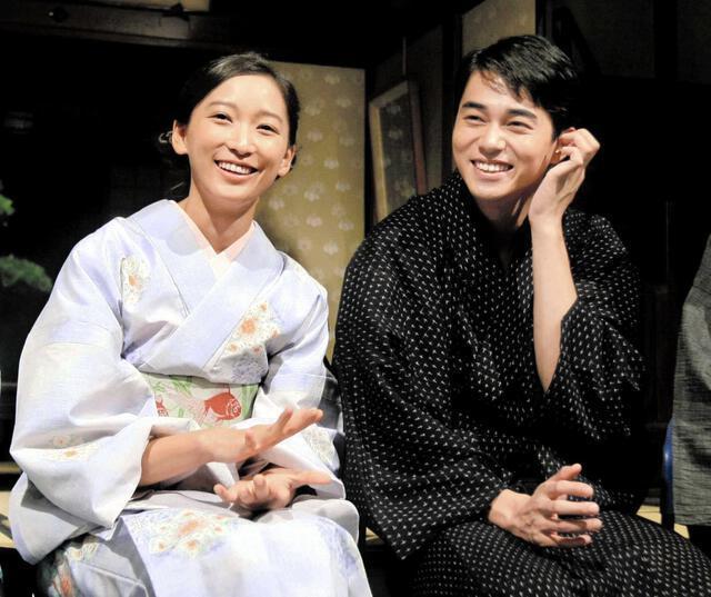 東出昌大（右）與杏結婚後育有2女1兒，2人在去年正式離婚。（翻攝自livedoor news）
