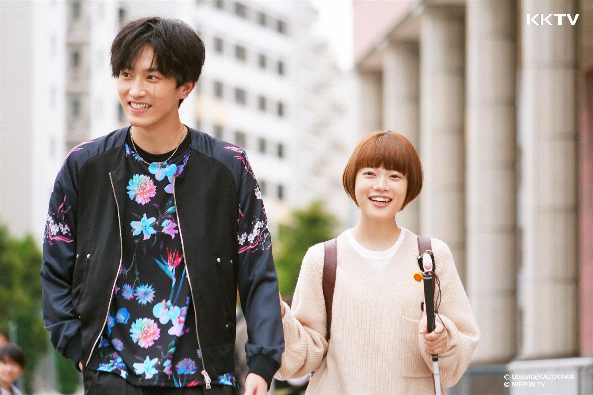 杉野遙亮（左）與杉咲花主演的《不良少年與白手杖女孩》播出後口碑發酵，被視為是當季的黑馬之作。（KKTV提供）