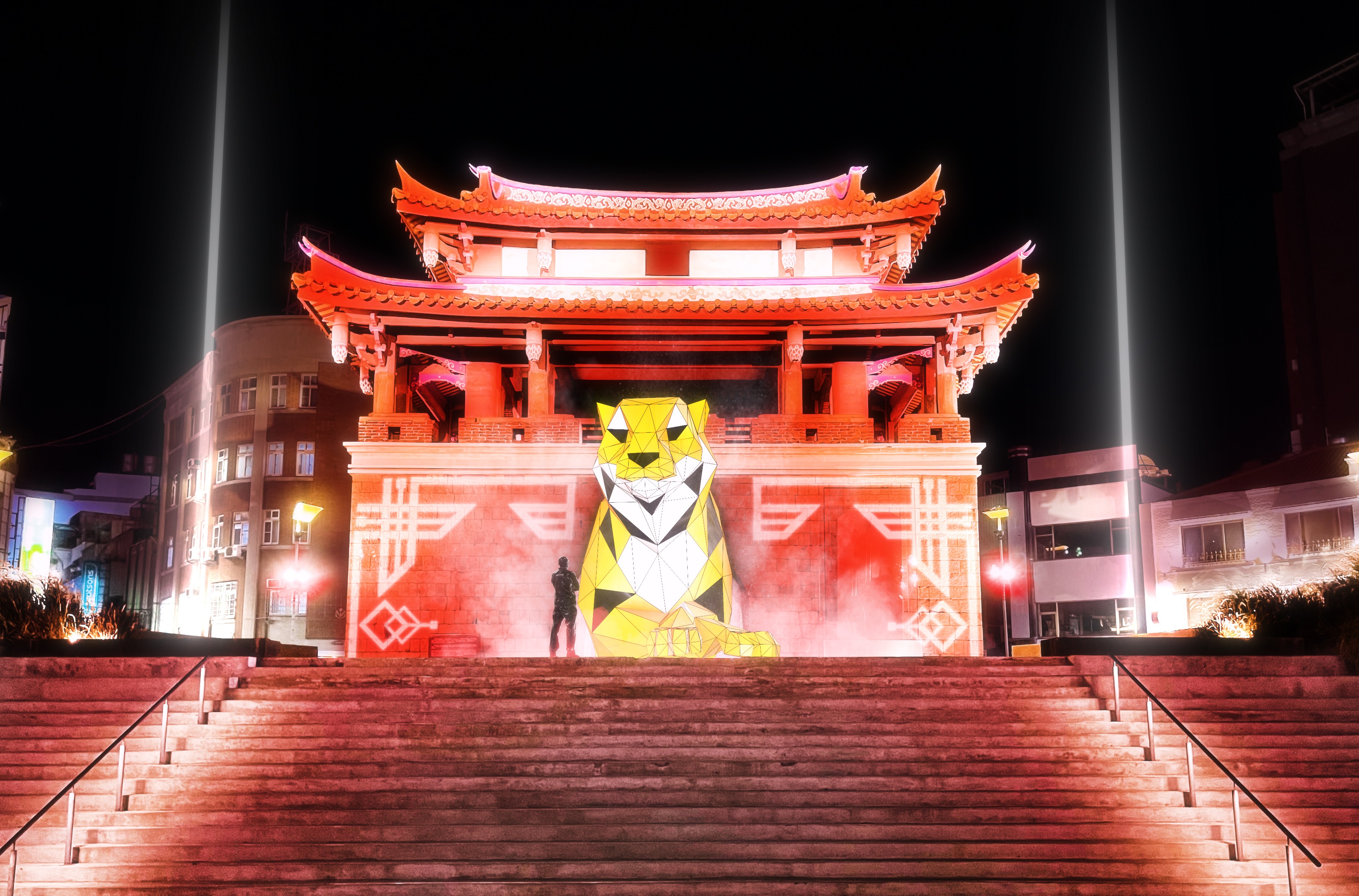 2022新竹過好年「虎嘯生風」主燈《虎爺》盤踞東門。（都市藝術工作室提供）
