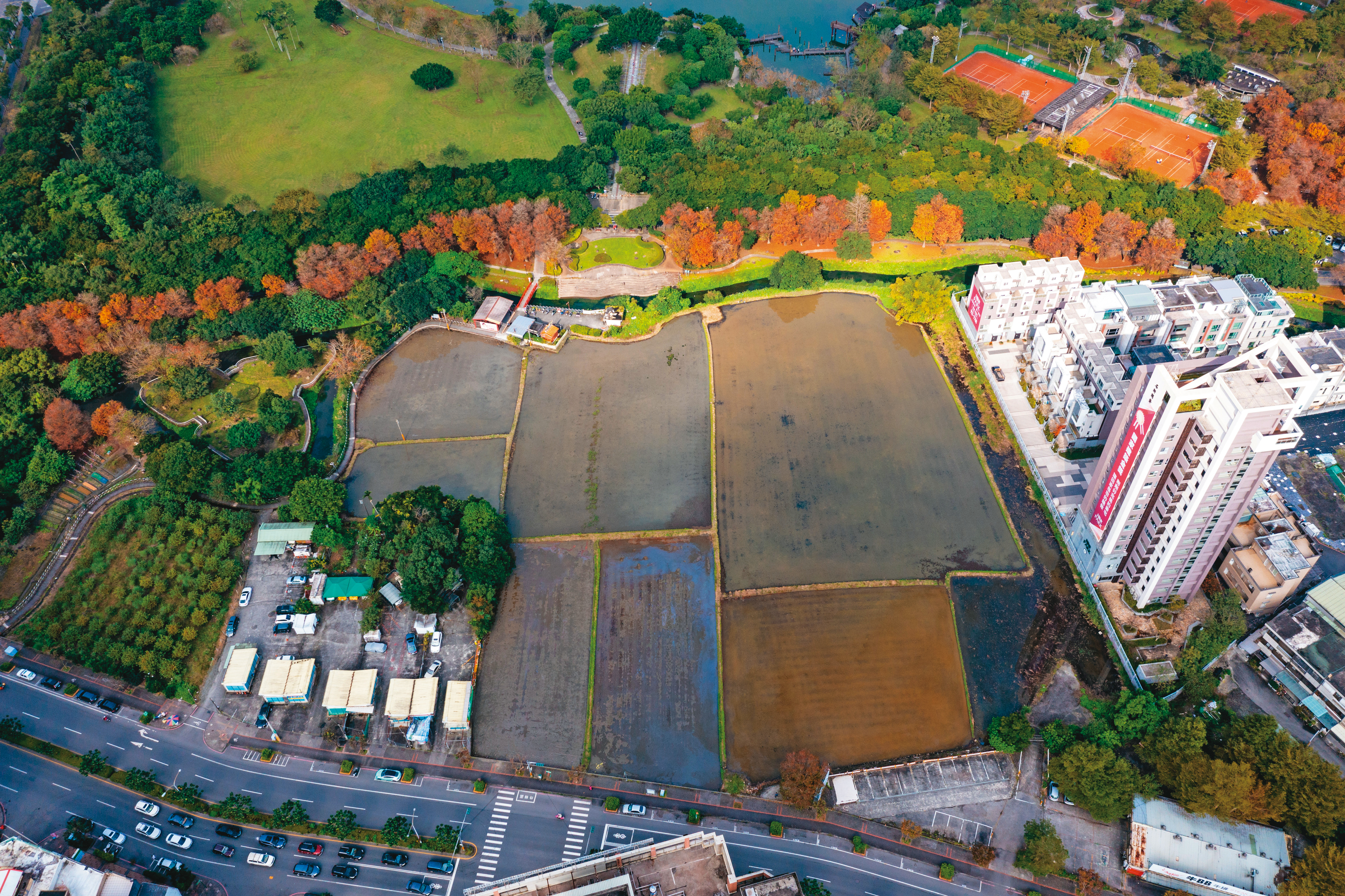 檢廉懷疑羅東土地都市計畫變更案涉弊，開發利益龐大，十名縣府官員遭列為被告調查，其中二人被收押禁見。