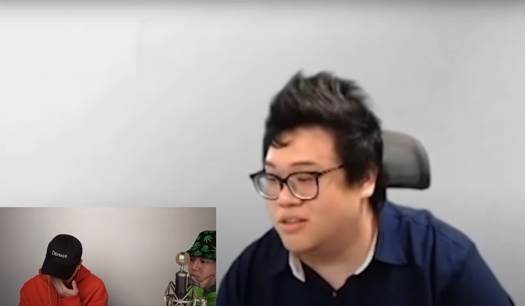 Toyz現身謝和弦YouTube頻道直播,觀看史丹利〈我以為〉的剪輯影片時,他一度啜泣、拭淚。(翻攝自謝和弦 R-chord YT頻道)
