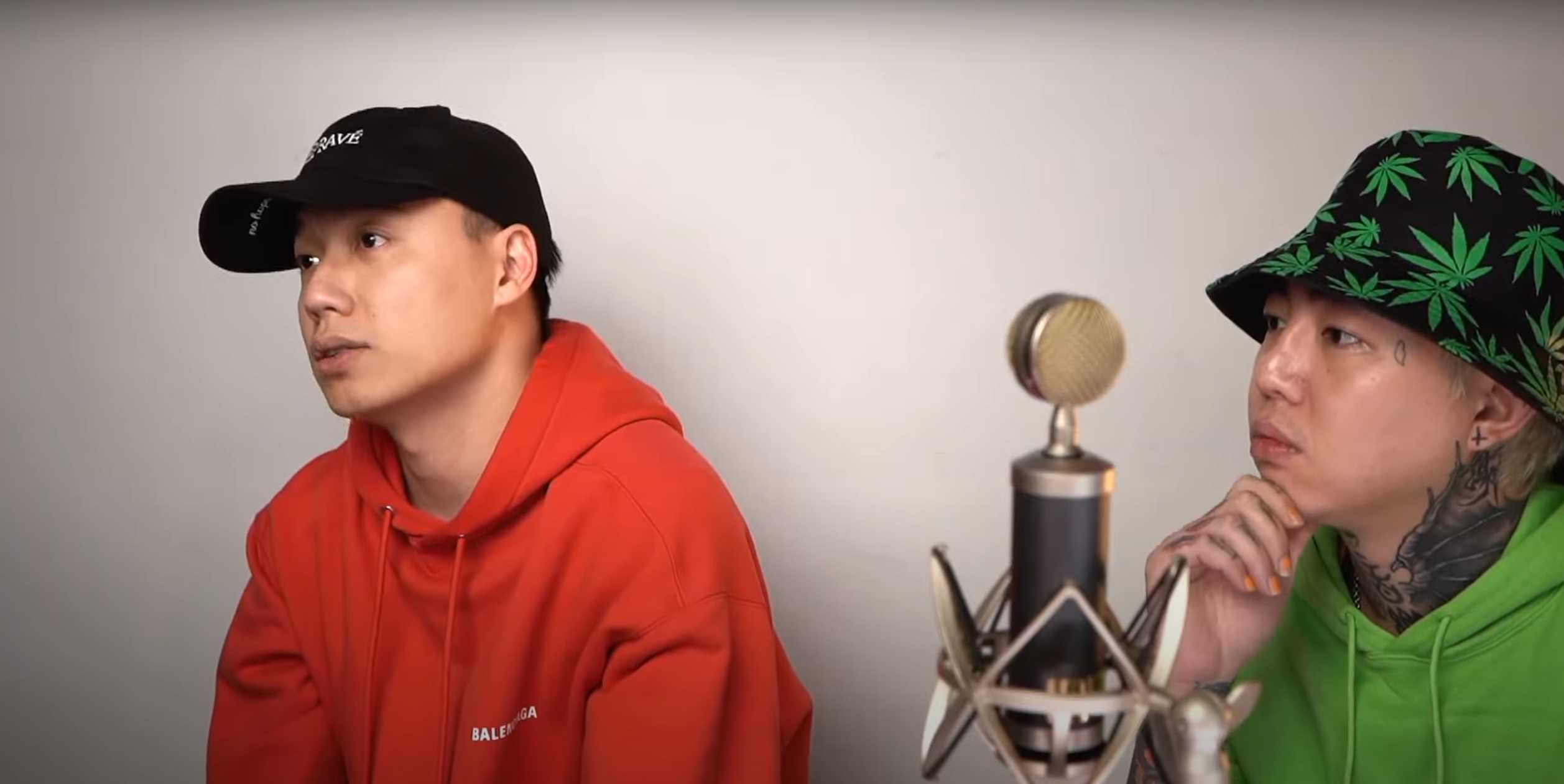 ,Toyz昨天現身謝和弦YouTube頻道直播,以「借用」名義向外界再度說明各事件原委。(翻攝自謝和弦 R-chord YT頻道)