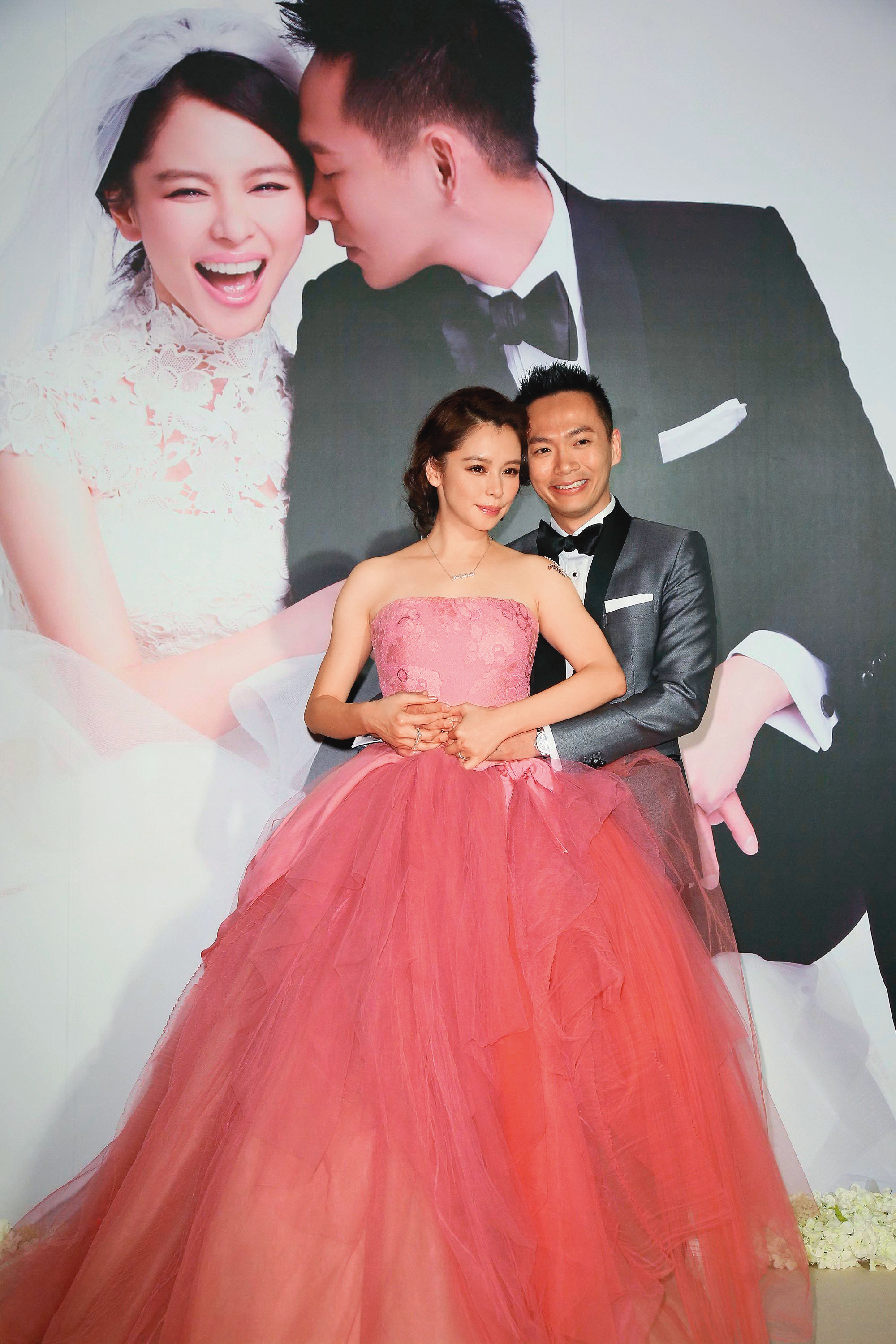 徐若瑄（左）日前捲入王力宏、李靚蕾的離婚事件，讓她與老公李雲峰（右）都發聲明解釋與澄清。由李靚蕾的文字看來，很會吃徐若瑄的醋。（東方IC）