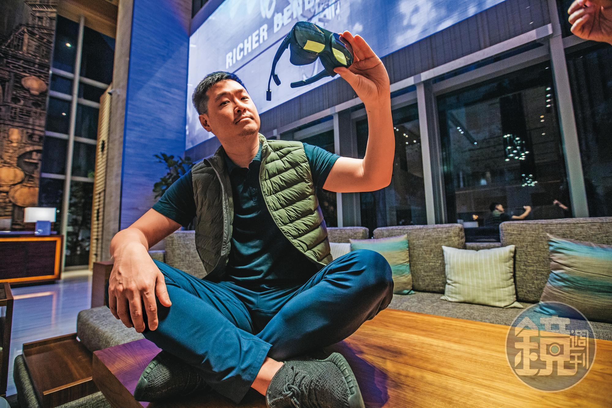 陳信生幫宏達電操盤,透過VR眼鏡以及推出NFT藝術品交易平台,搶攻元宇宙的商機。