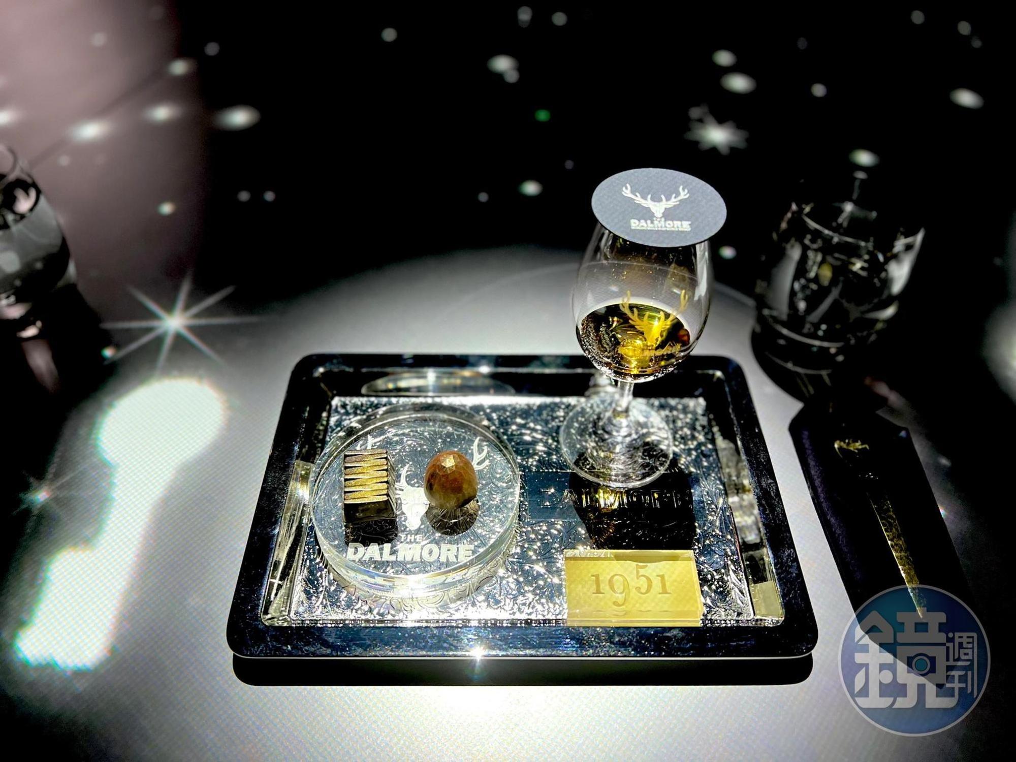 欣賞典藏系列同時,可一邊品飲大摩威士忌。