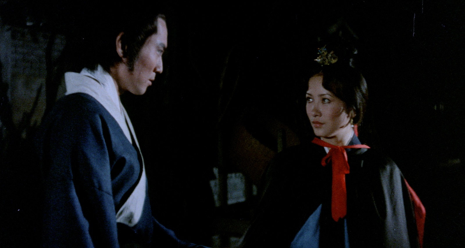 1976年的《刺客》是徐楓(右)首次獲金馬影后的作品。(國家影視聽中心提供)