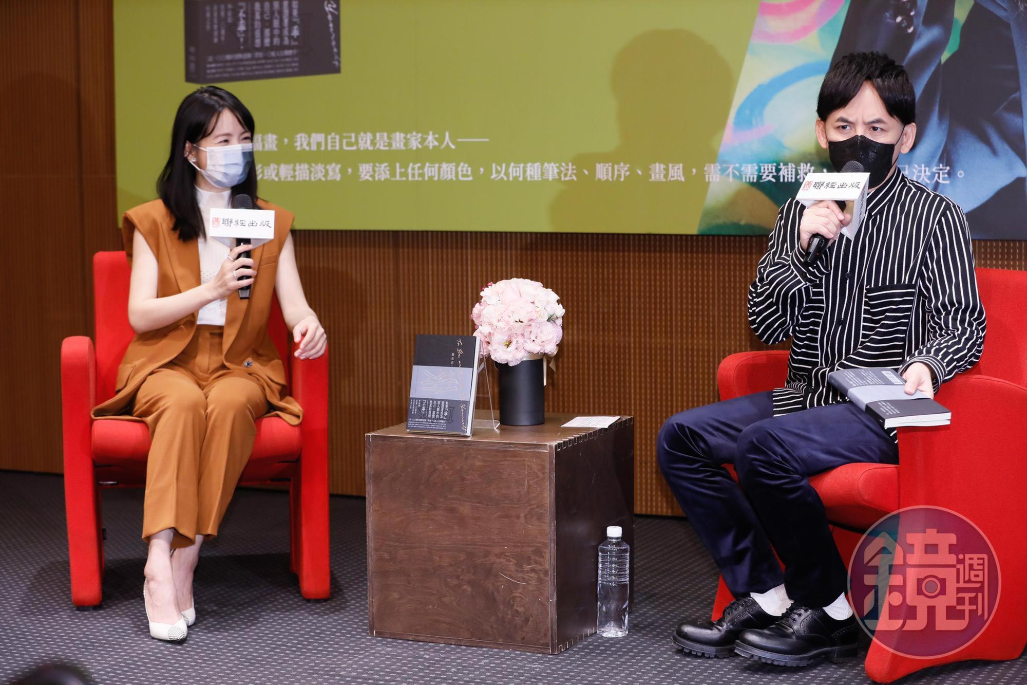 林依晨新書發表會是老友黃子佼主持,兩人互動活潑自然。