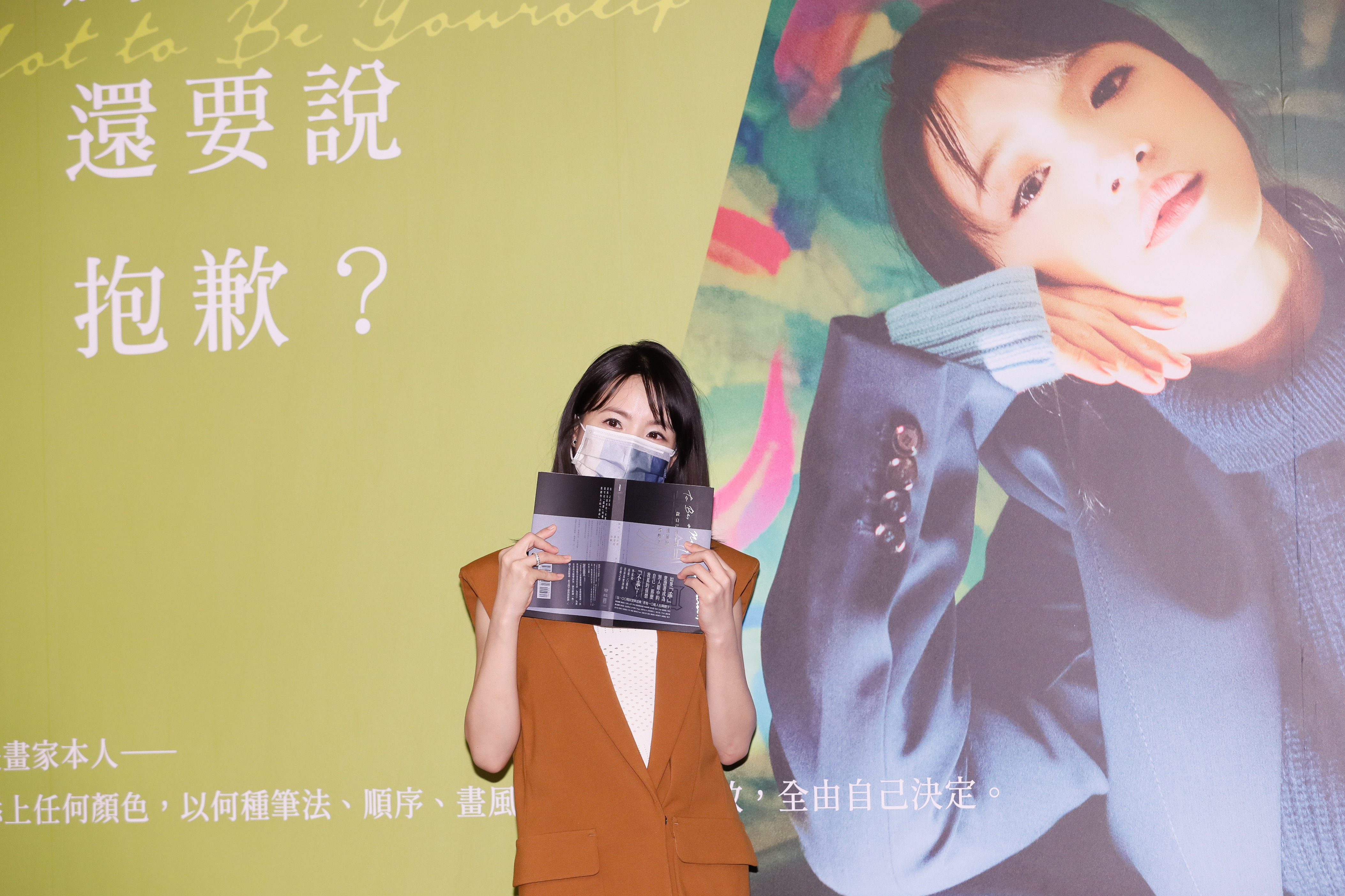 林依晨因疫情帶口罩出席記者會，剛好也遮住育兒的疲憊。