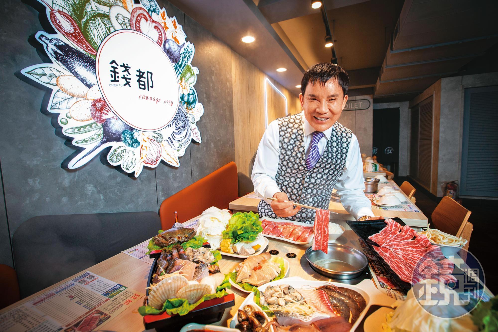 張景德25年前創立錢都涮涮鍋,靠著獨家湯頭與高CP值在平價火鍋市場稱王。