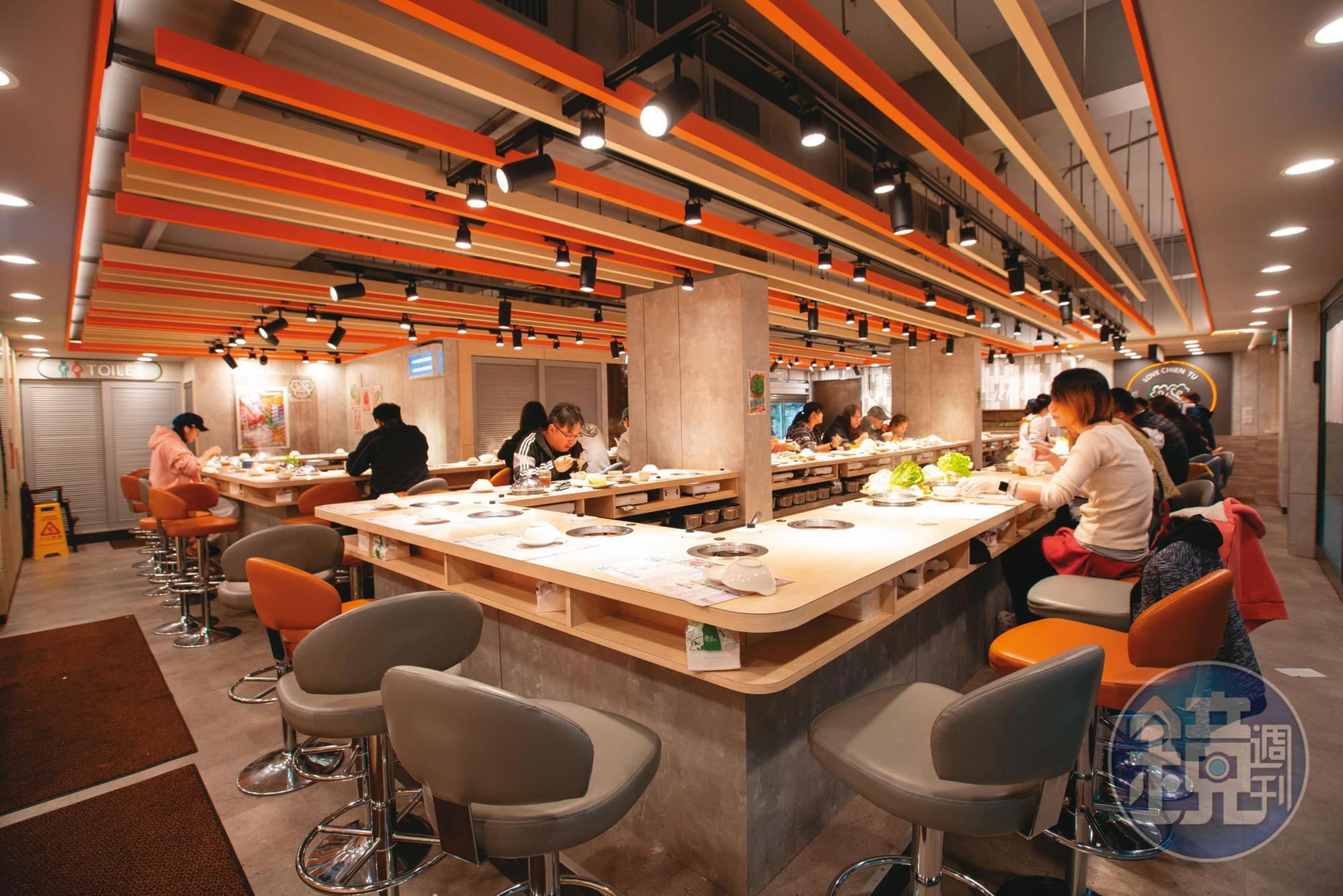 錢都二代店裝潢走工業風,空間明亮,看起來更寬敞。