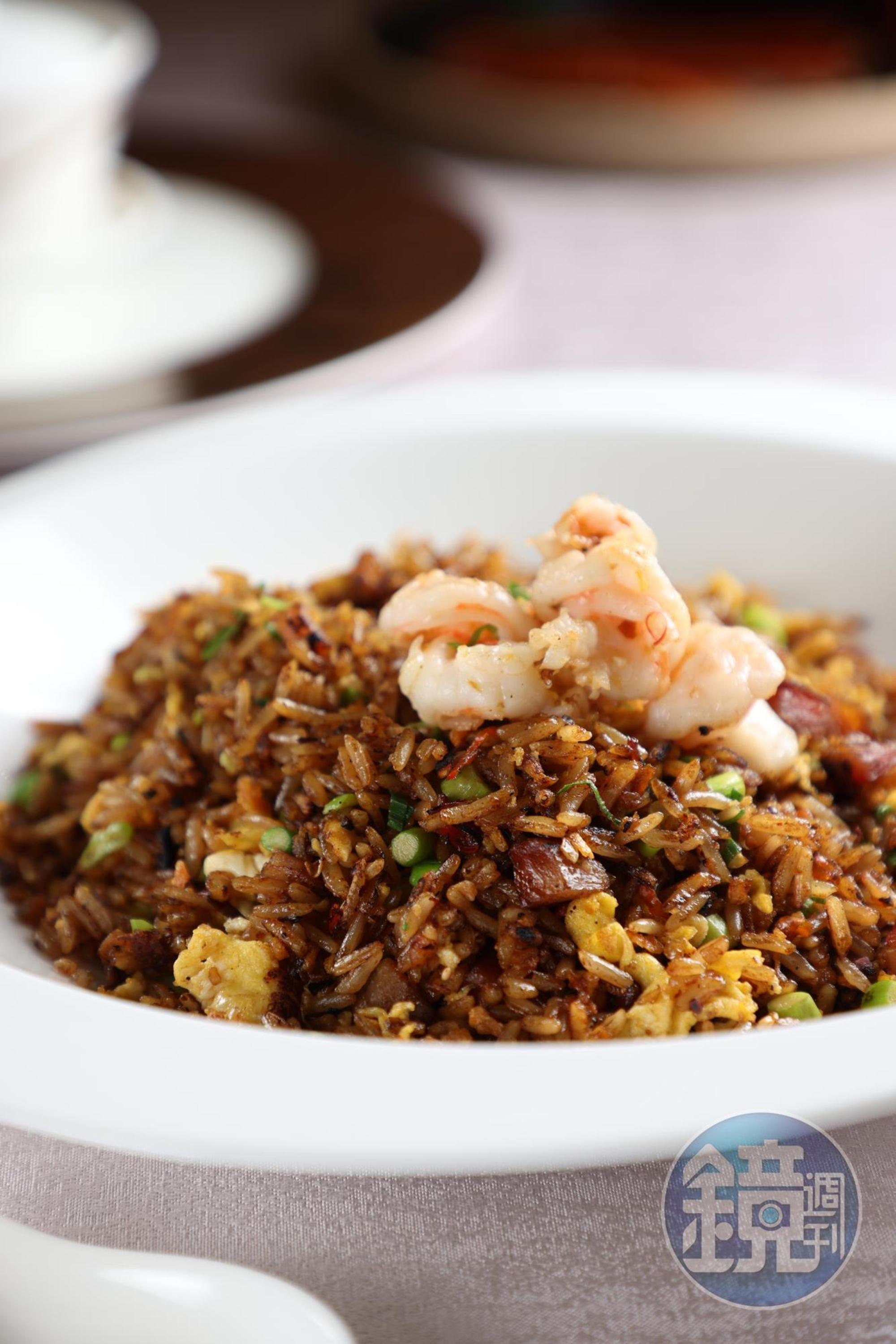「魔鬼炒飯」炒得粒粒鬆香帶鑊氣，熱辣味濃讓人一吃停不了。（680元／份）