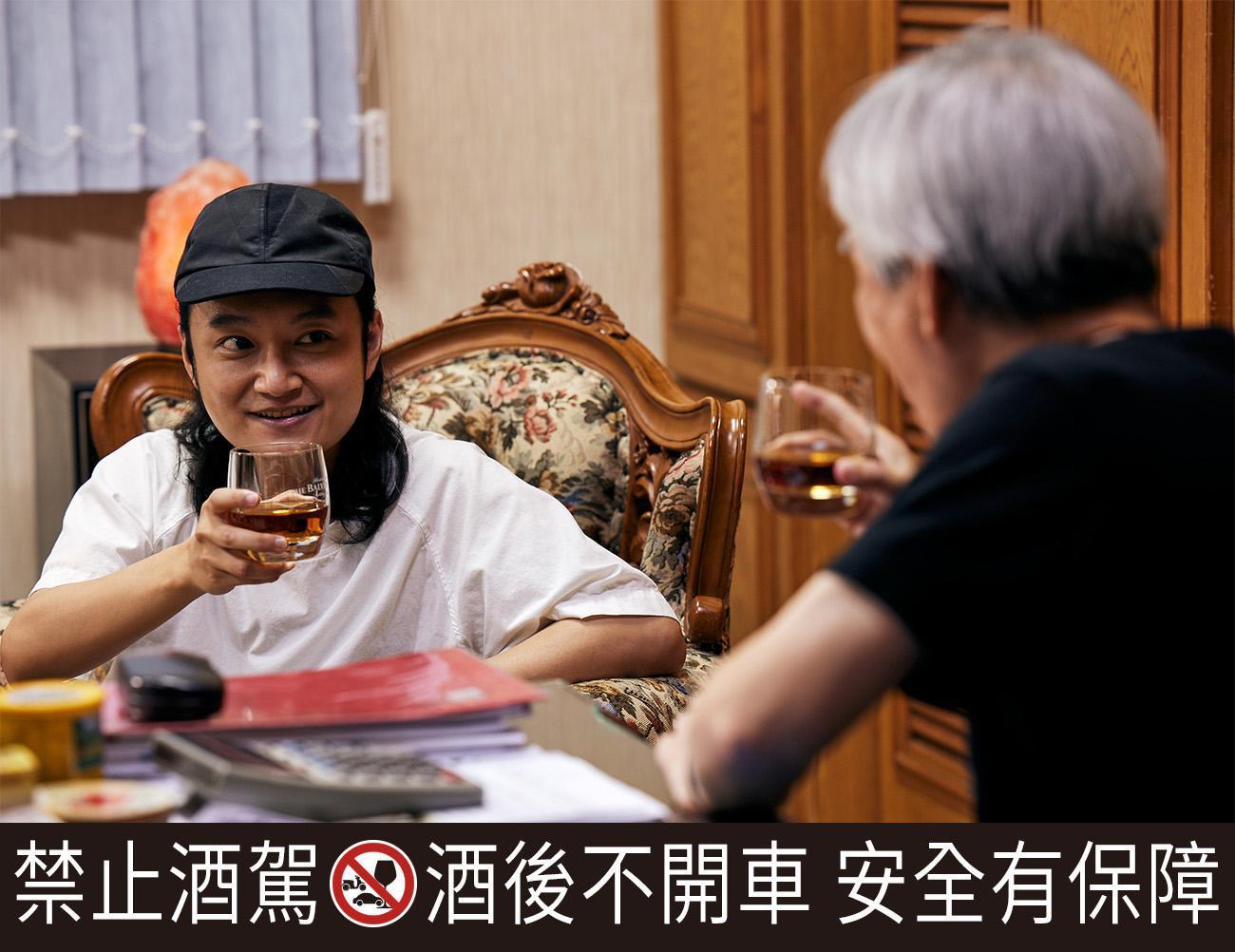 黃文章現在已將霹靂布袋戲傳承給兒子黃亮勛。