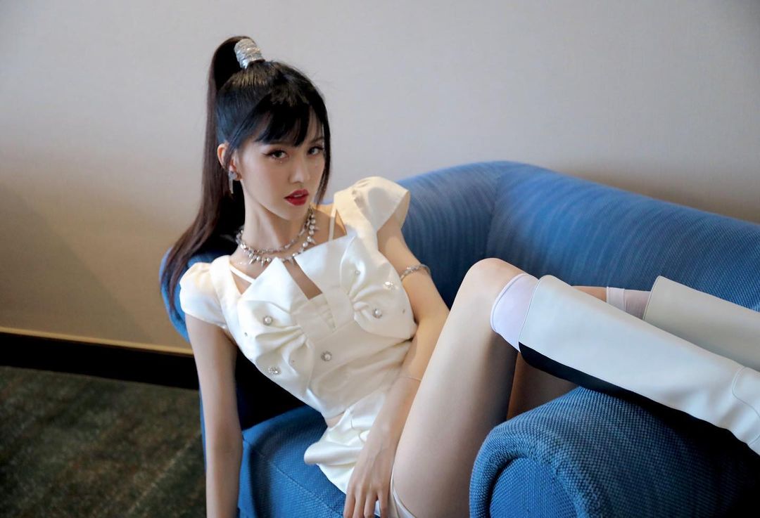 Yumi身材姣好,歌藝與舞藝超群,可惜卻被眾多緋聞纏身,影響了形象。(翻攝自IG)