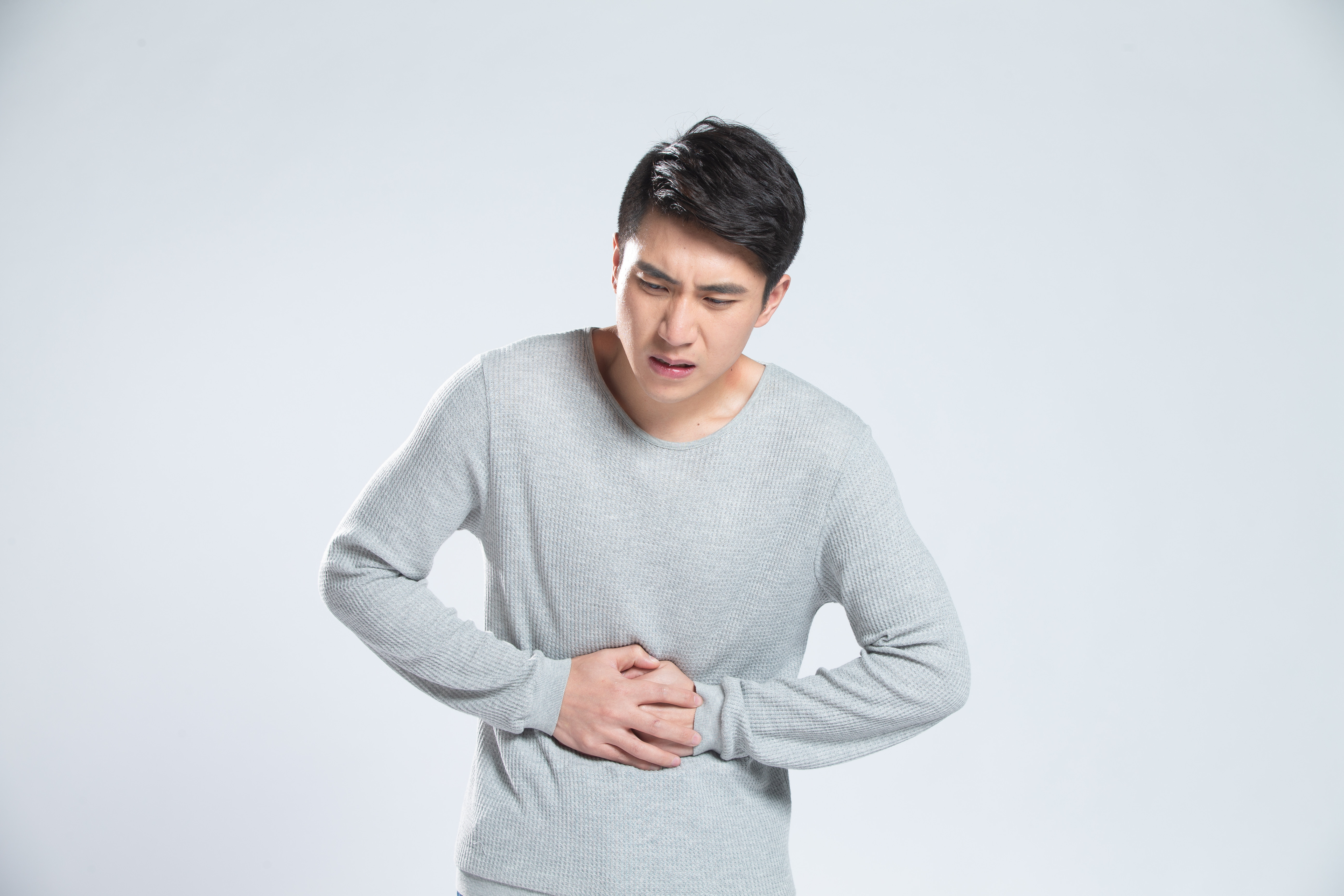 肚子痛卻不敢吃胃藥？胃藥常見副作用一次看懂。（示意圖，東方IC）