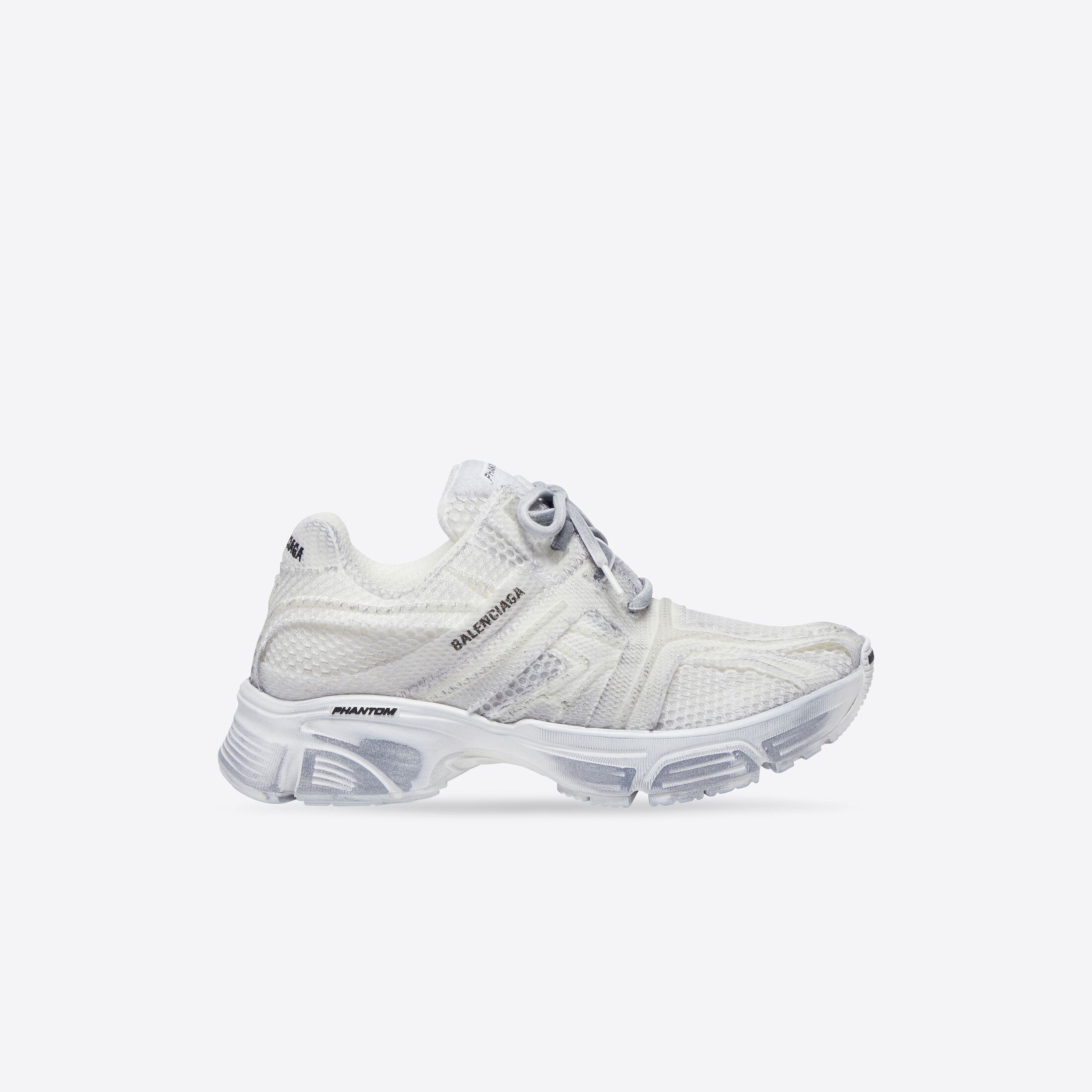 仿舊運動鞋。NT$30,500(BALENCIAGA提供)