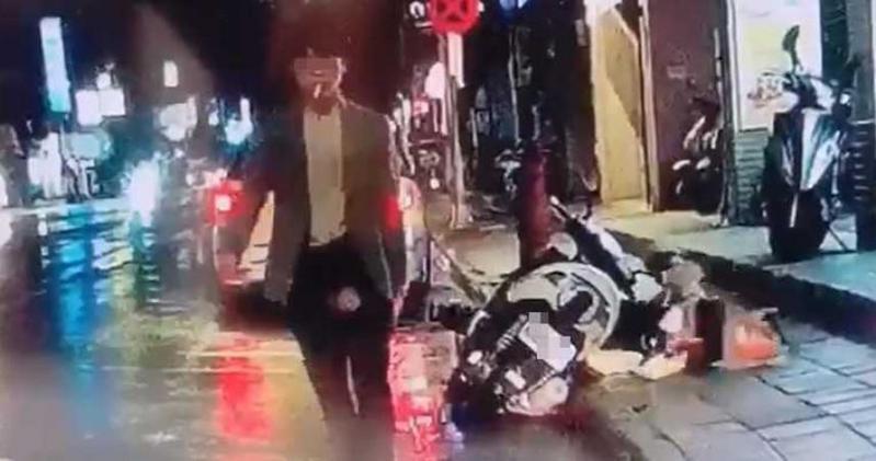 王秉華持刀隨機刺殺無辜路人,一審北院判處死刑,二審高等法院則改判無期徒刑。(翻攝畫面)★《鏡週刊》關心您:抽菸有害身心健康。