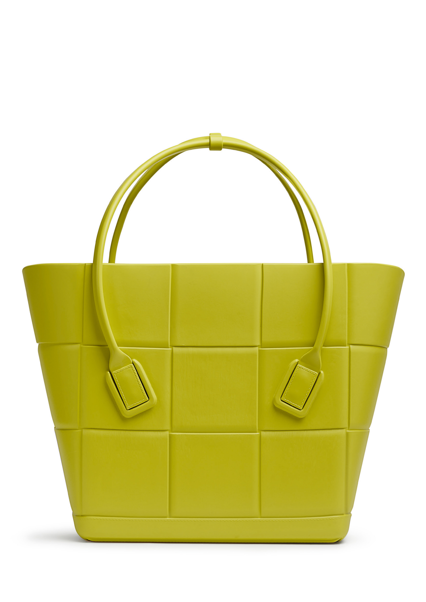 Arco啞光橡膠壓紋托特包（奇異綠）。NT$49,900（BOTTEGA VENETA提供）