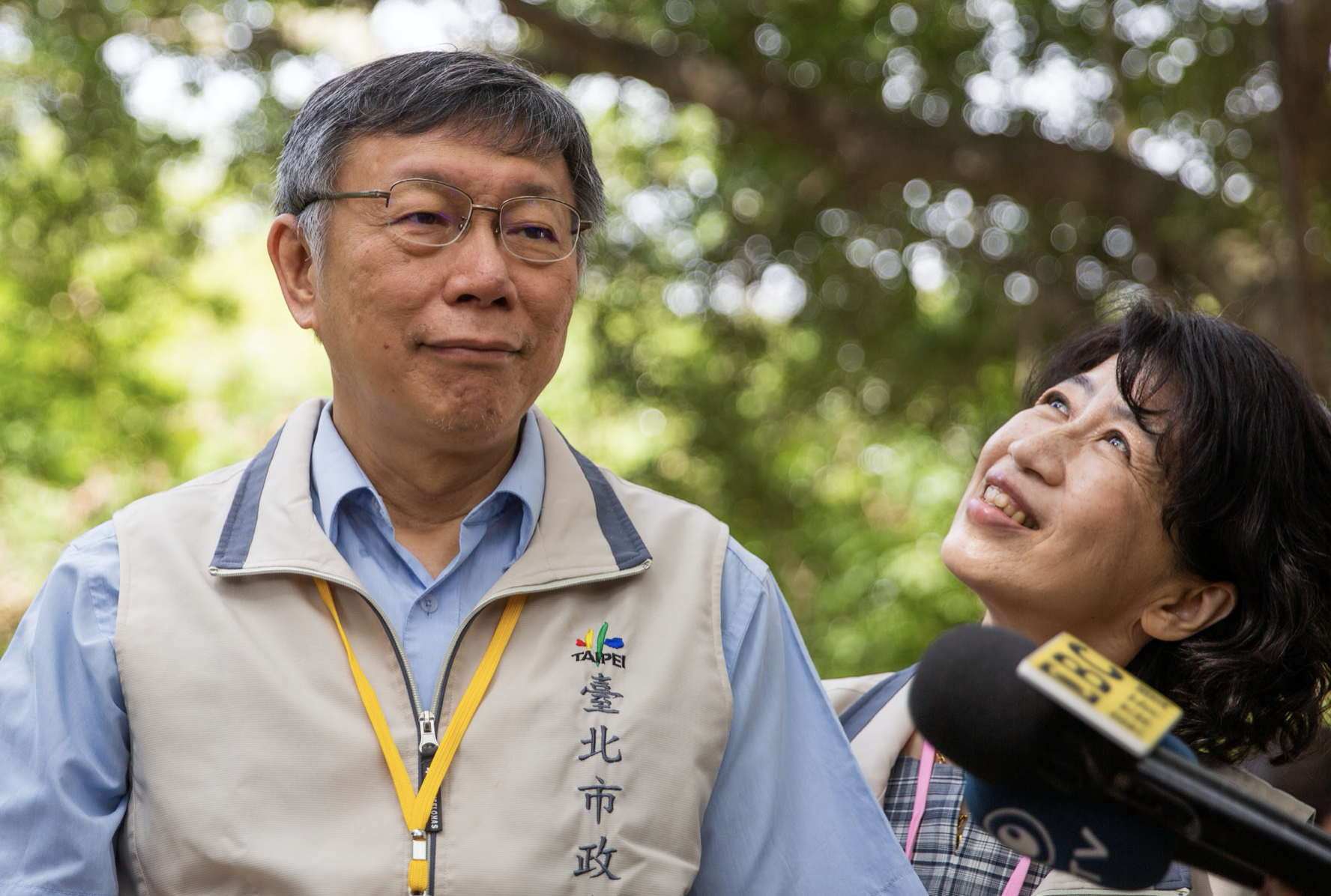 台北市長柯文哲（左）與妻子陳佩琪（右）近日結婚滿30年，陳佩琪昨在臉書放閃，柯文哲今表示不會干涉妻子臉書內容。（資料照）