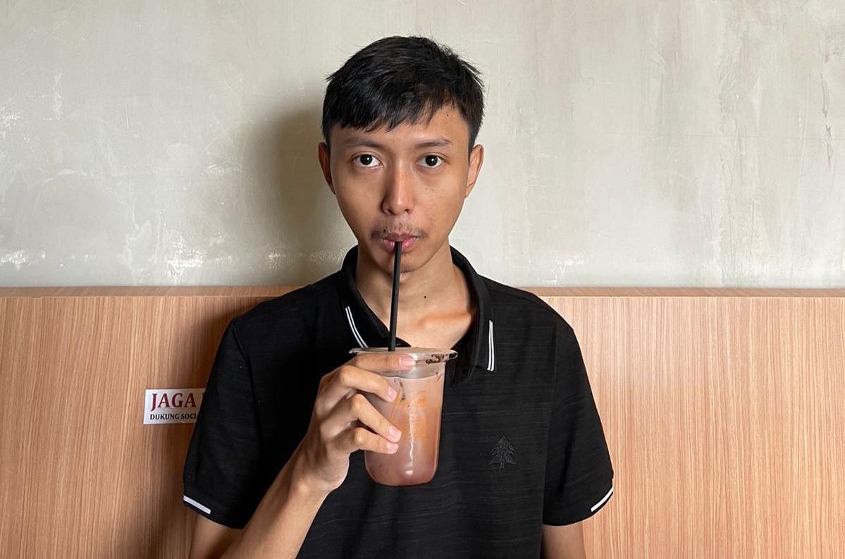 印尼的Ghozali Ghozalo靠著賣自拍照NFT賺進千萬財富。(翻攝Ghozali_Ghozalu推特)