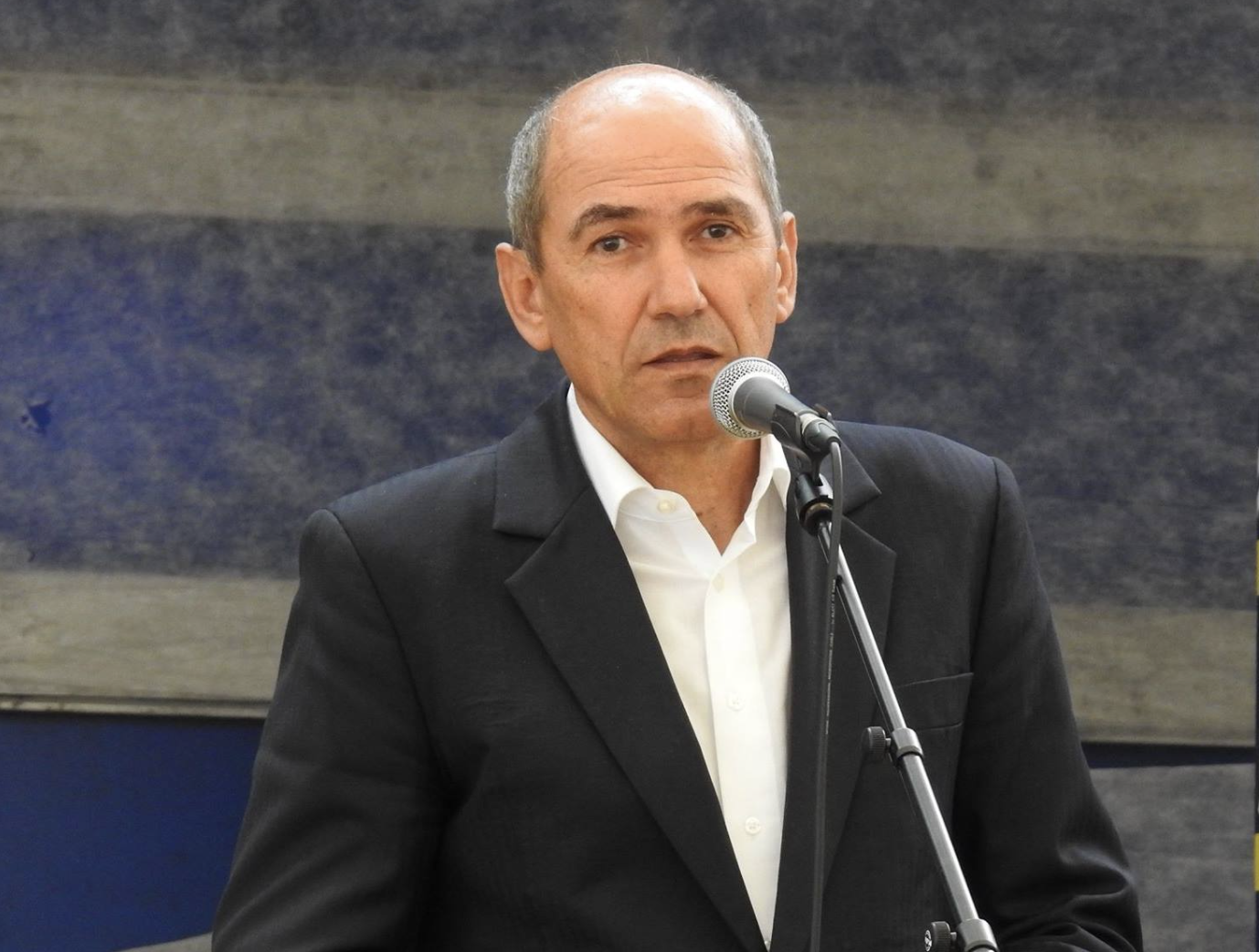 斯洛維尼亞總理楊薩表示，北京對立陶宛的政治舉動昔當荒謬、可怕。（翻攝自 Janez Janša 臉書）