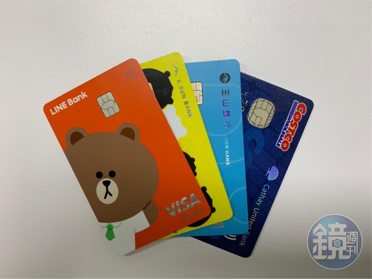 金管會今(19日)宣布,將現行信用卡網路交易即時通知門檻自新台幣5,000元調降至3,000元。(示意圖)