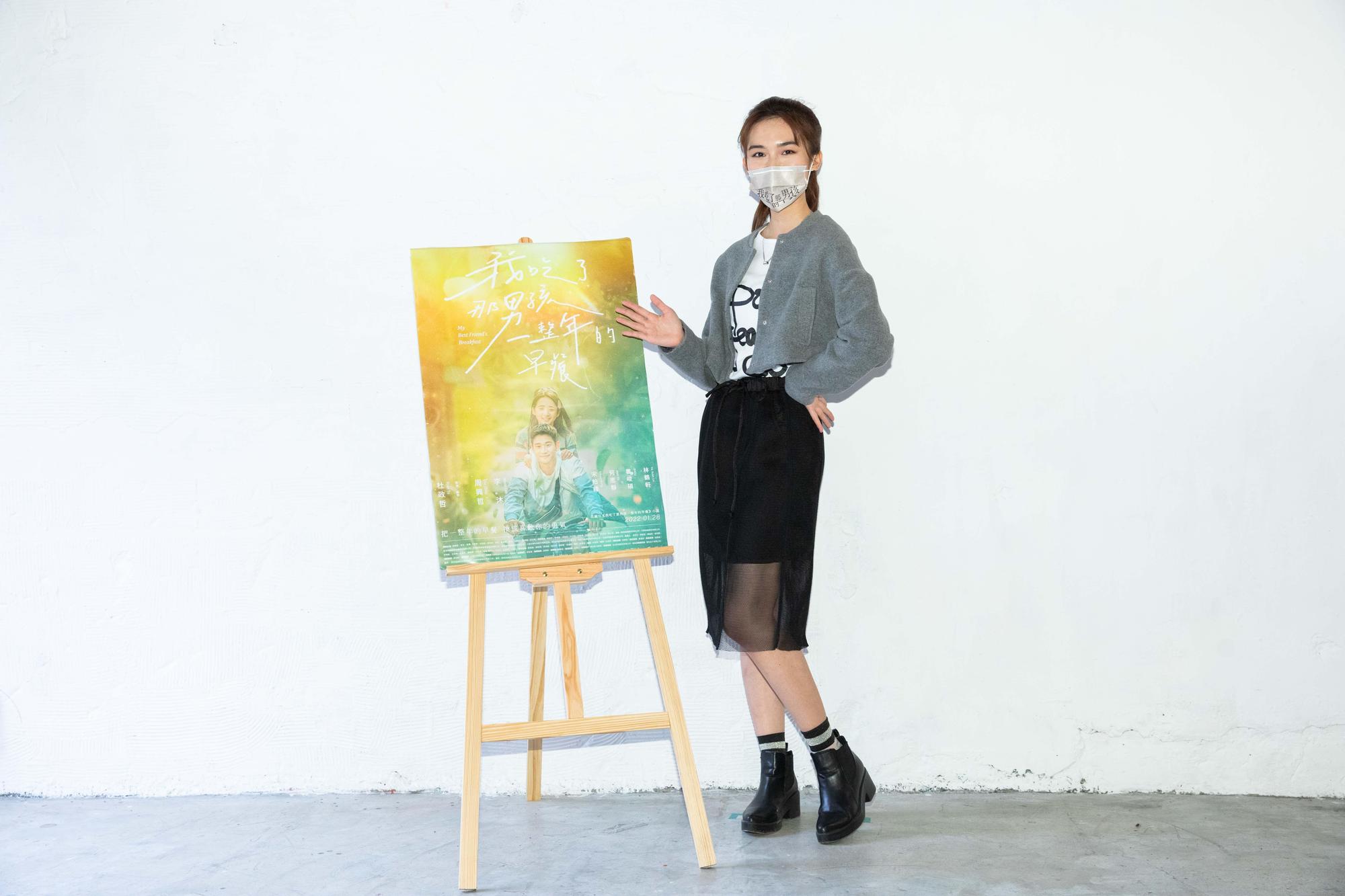  很多人問何思靜《華燈初上》的結局，但她自己也不知道，連《早餐》的導演，同時也是《華》劇的編劇杜政則也不肯告訴她。（華映提供）