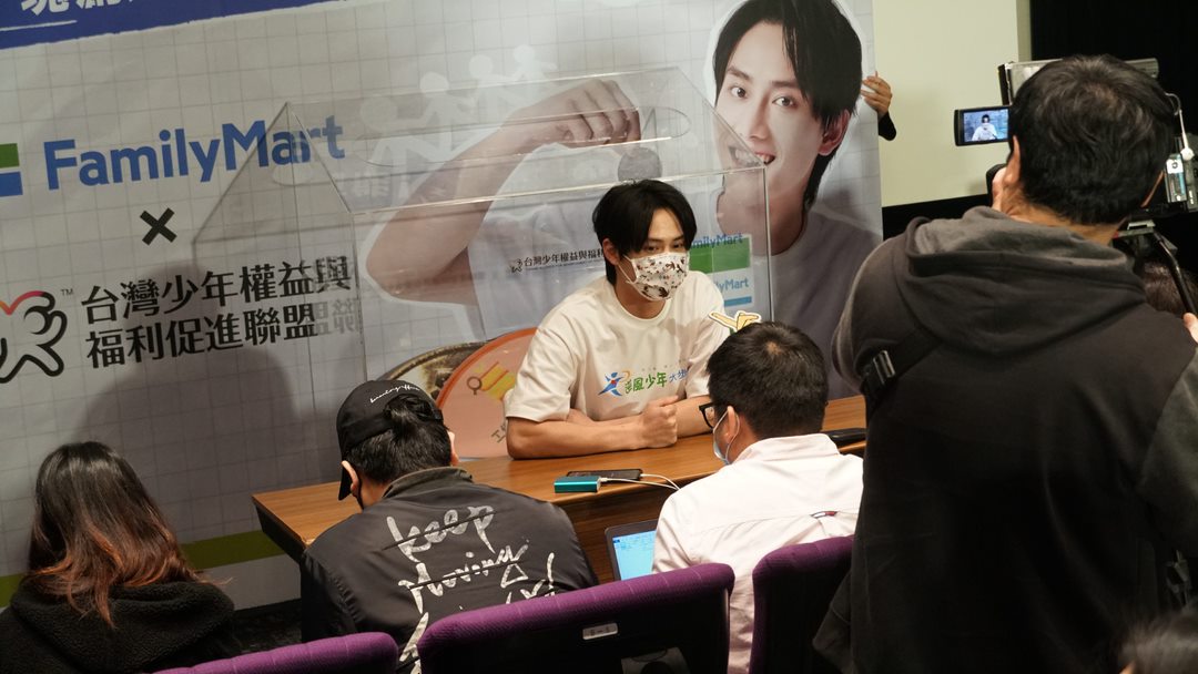 范少勳為兒少盟公益活動擔任代言，希望能幫助弱勢兒童重建自信。（台少盟提供）