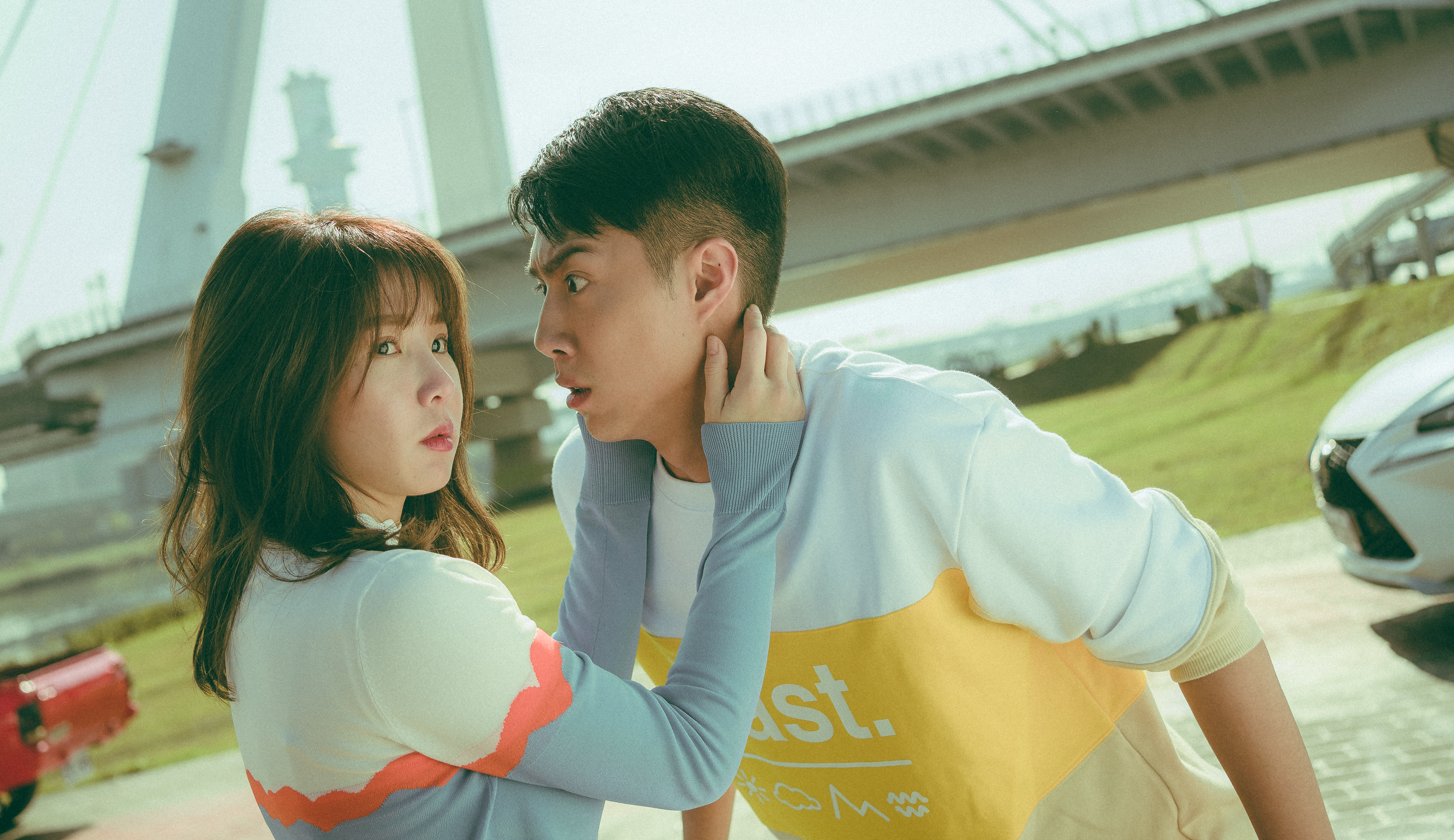 片中蔡凡熙與郭書瑤首度約會就選在水族館，浪漫地欣賞海底世界。（皮諾丘電影提供）