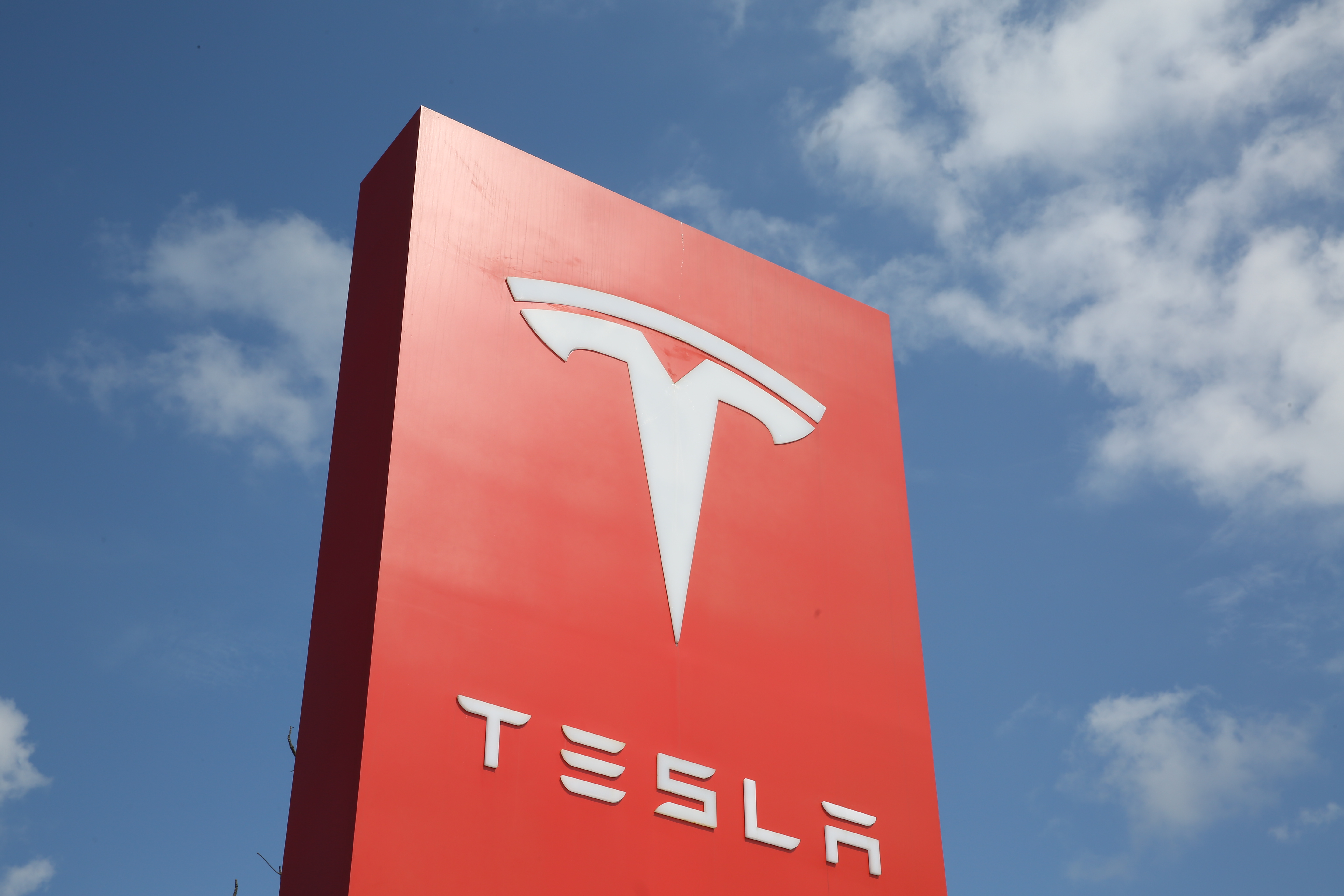 美國出現首起因自動駕駛肇事遭重罪起訴的案件，被害家屬也對特斯拉提出告訴。（本刊資料照）