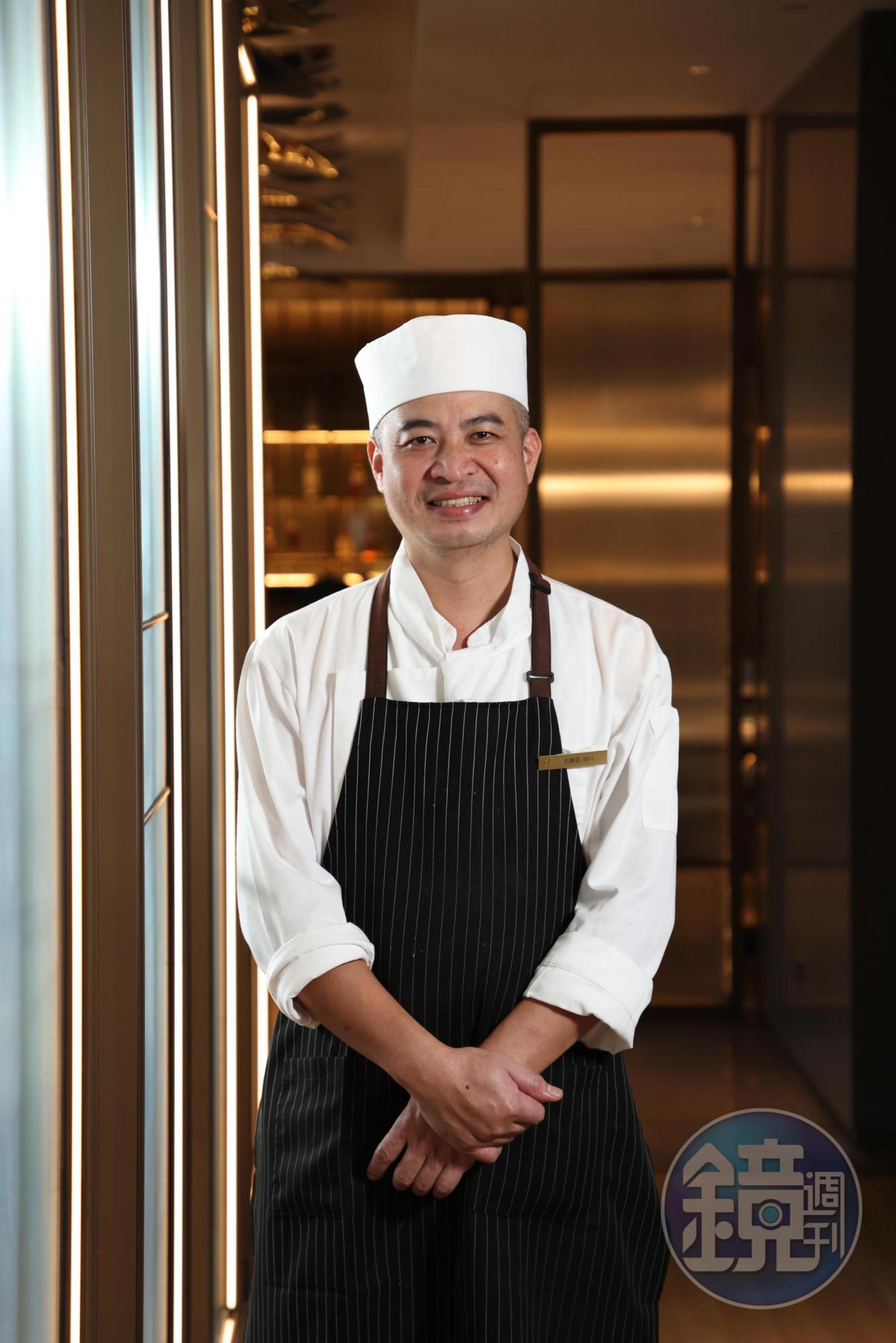 身為高雄人的烤鴨主廚尤憲皇，回到家鄉主責「湛露」的烤鴨及臘味。