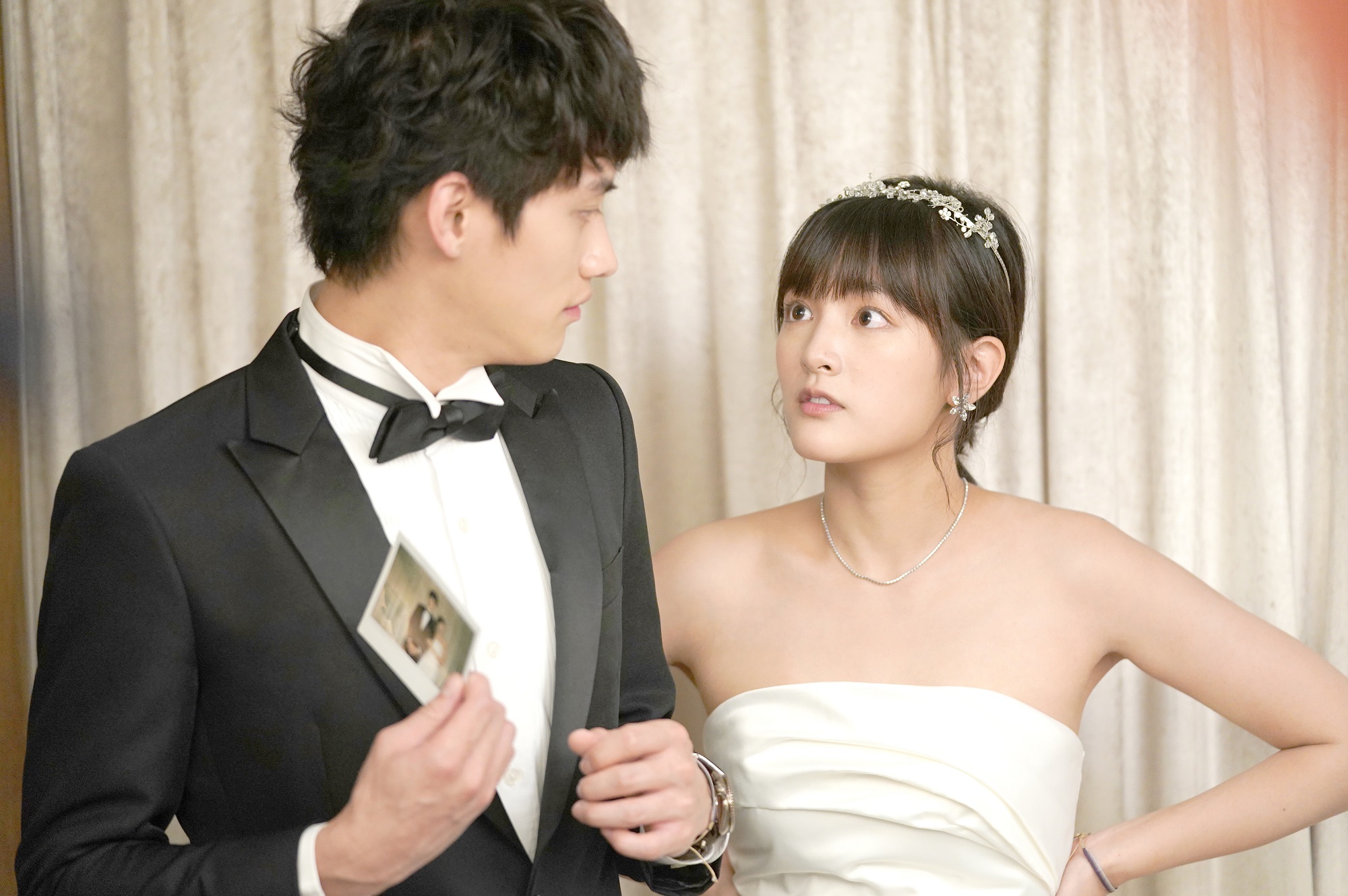 王淨（右）、范少勳（左）主演的《比悲傷》影集版，在Nexflix取得台灣排行榜第三名成績。（好好看文創提供）