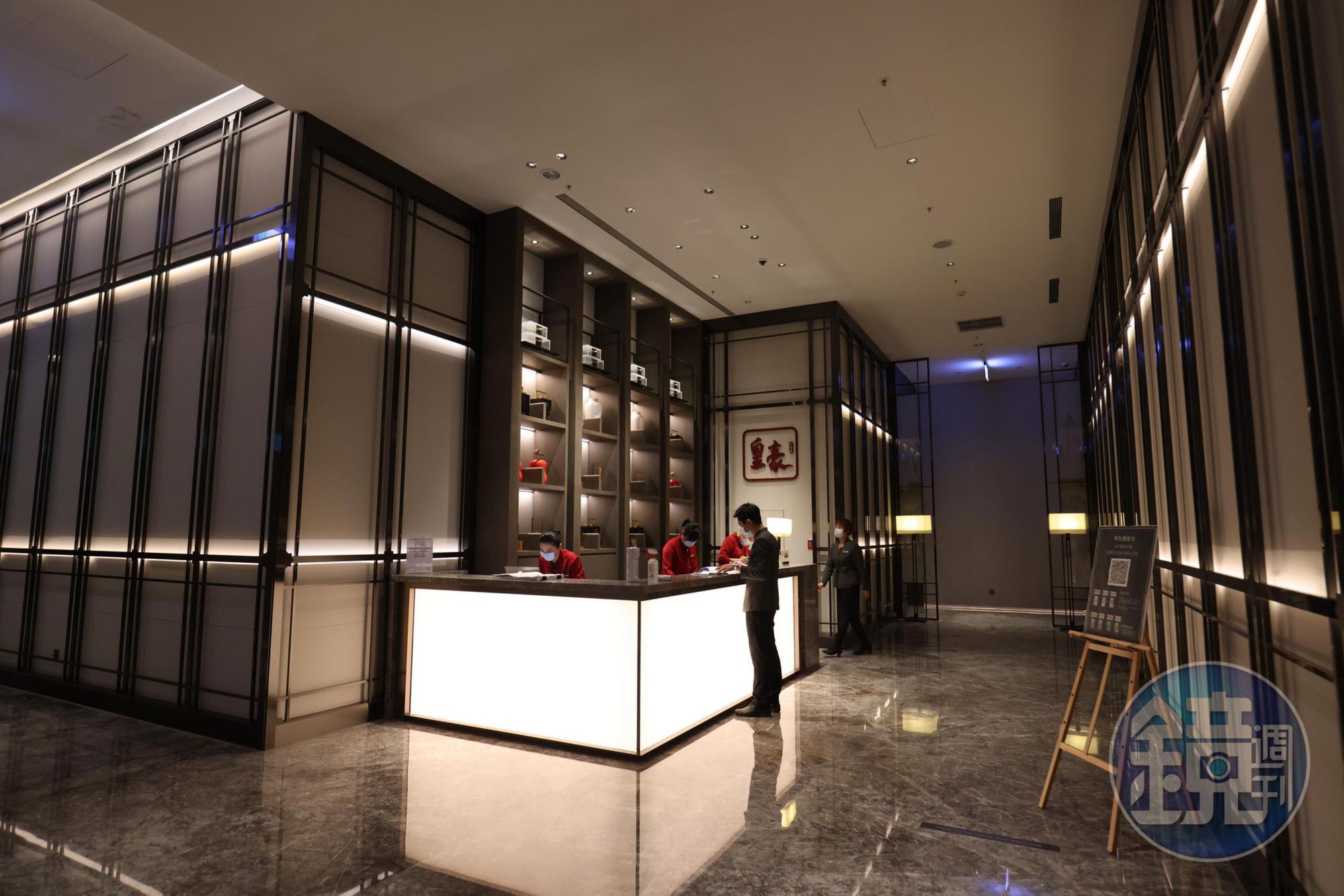 「皇豪中餐廳」位於高雄萬豪酒店10樓，入口低調內斂。