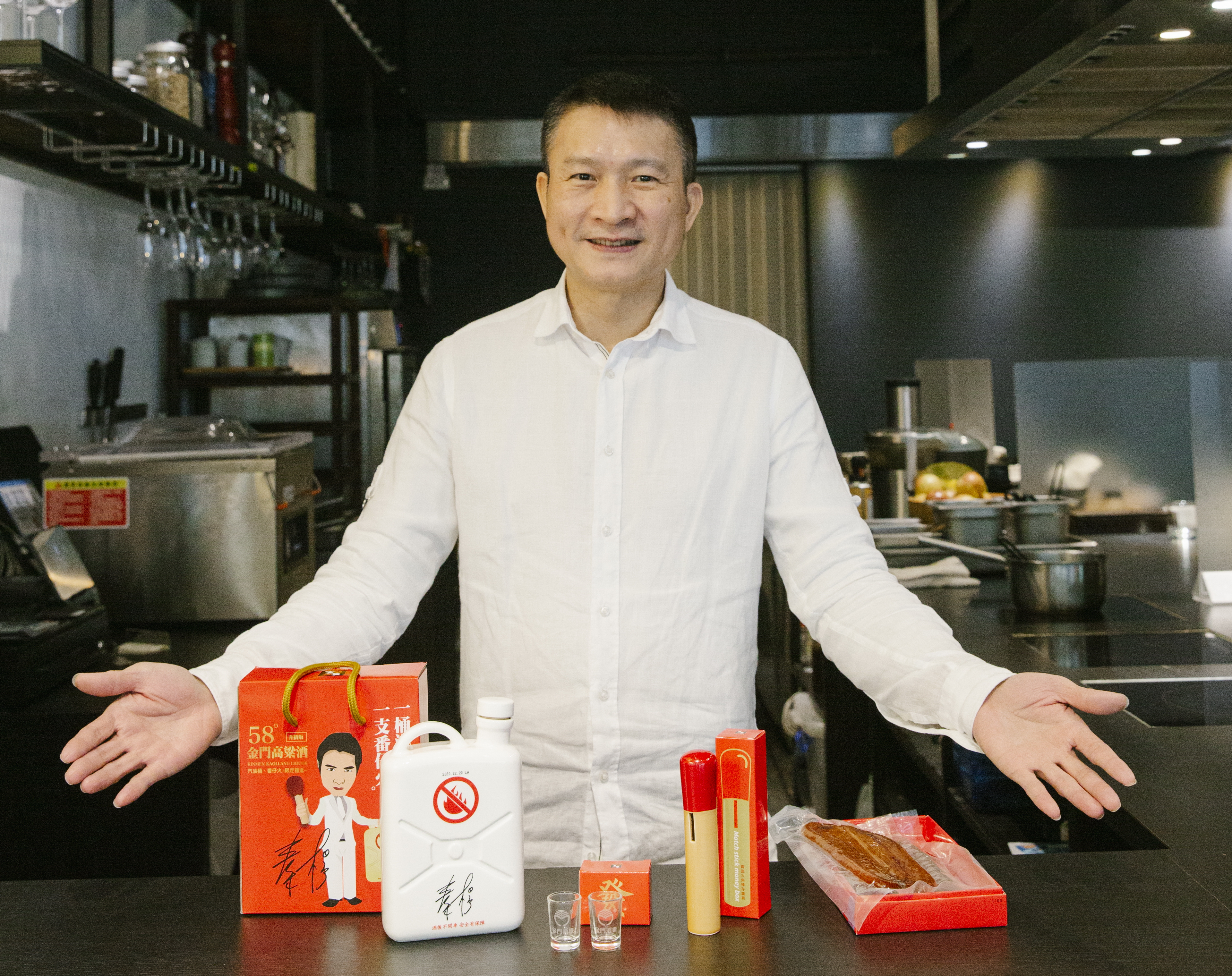 秦楊今晚將首度在自己臉書直播賣烏魚子。（場地提供All in one）