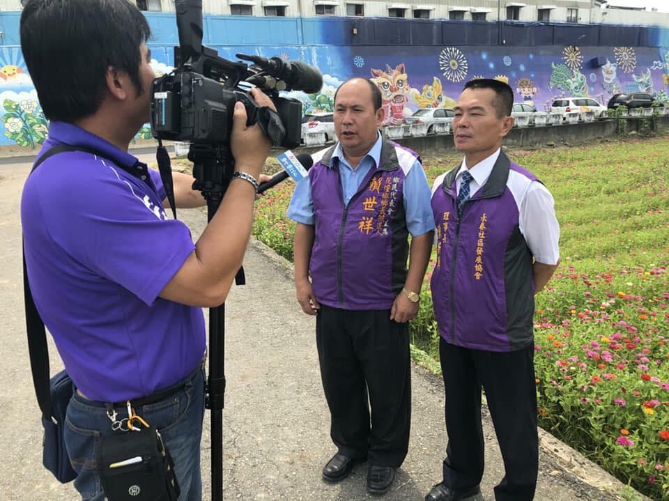 彰化花壇鄉鎮民代表陳新興(右),遭爆是幕後陳姓金主的父親。(翻攝陳新興臉書)