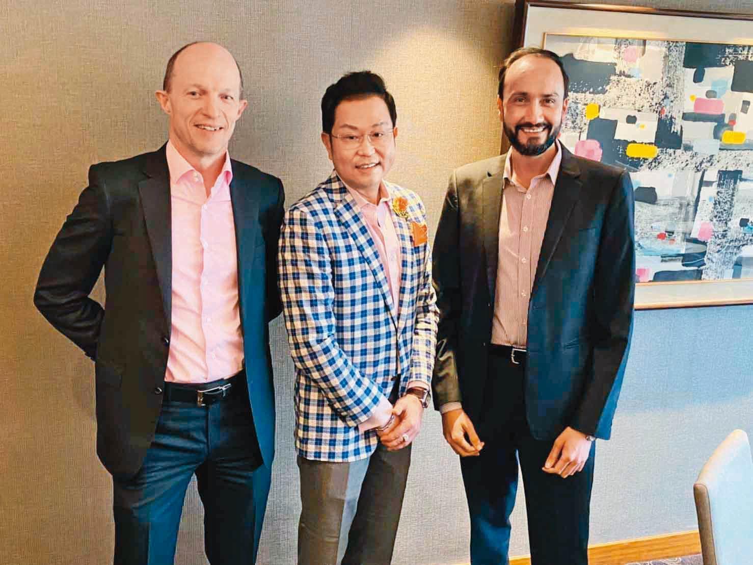 The Keepers of The Quaich台灣分會3位Co-Founder成員齊聚,(左起)愛丁頓北亞區董事總經理白德巍(David Pattison)、台灣保樂力加董事總經理王德勤(Terence Ong)、台灣帝亞吉歐總經理程展鵬(Atul Chhaparwal)。