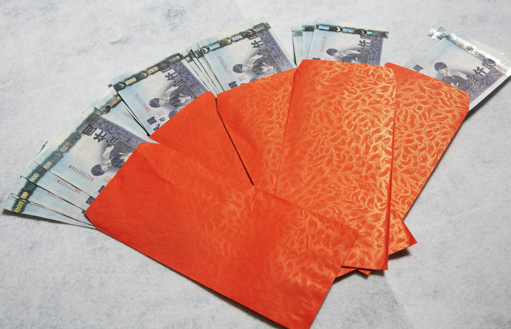 農曆新年在即，但去年因疫情影響各行各業，許多上班族不僅年終，甚至薪資都不如預期。（示意圖，資料照）