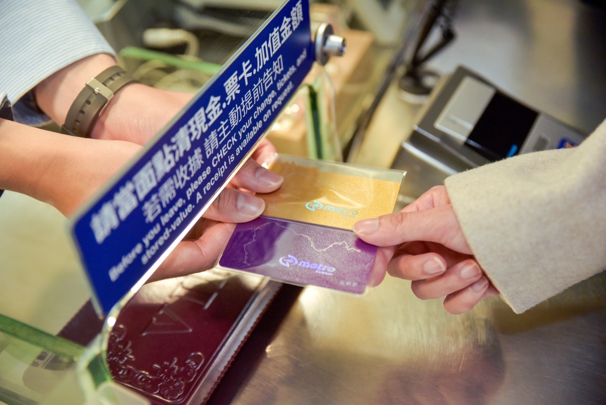 桃園機場捷運推出「7天定期票」，替通勤和通學族省荷包。（桃捷公司提供）