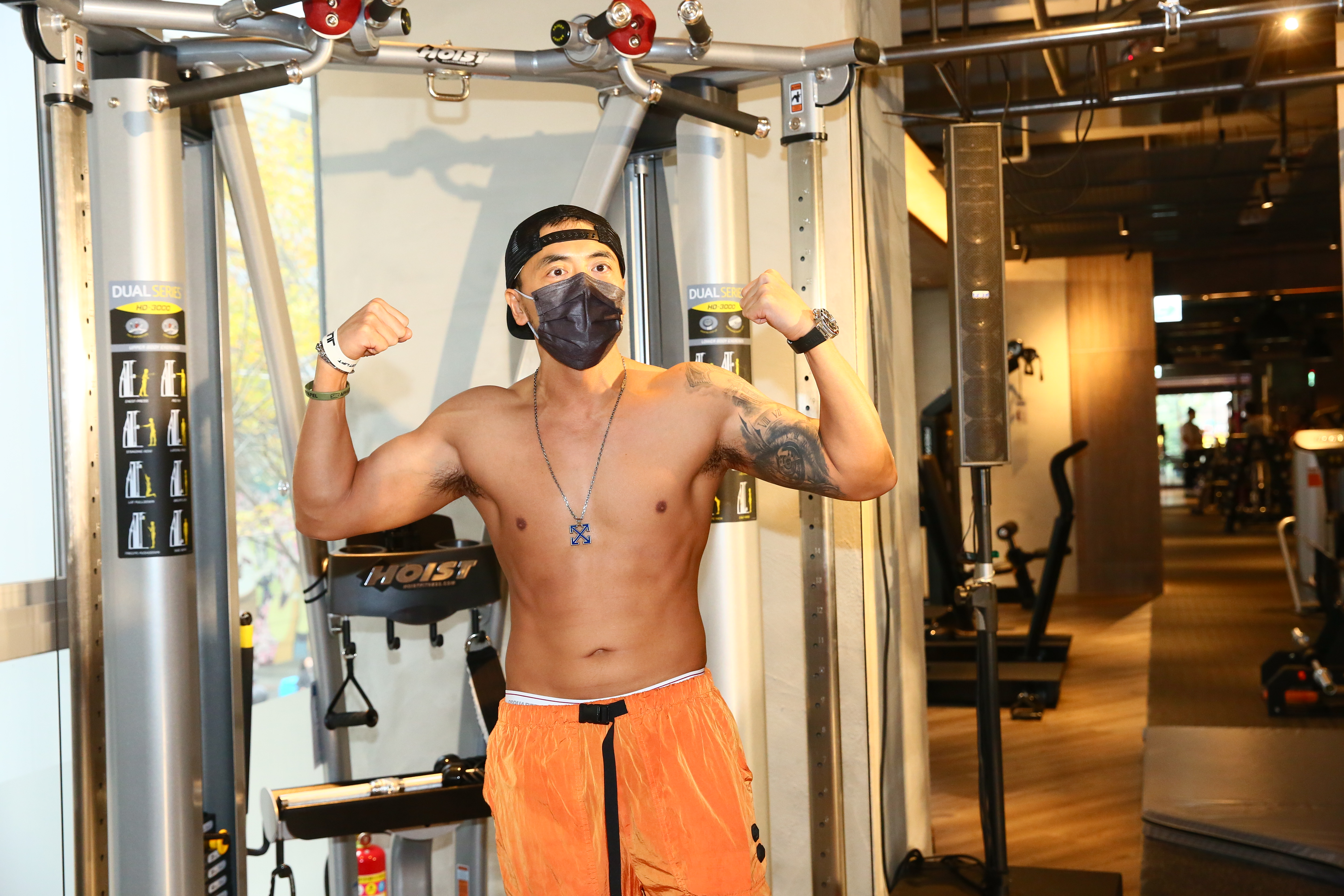 路易莎董事長黃銘賢靠健身瘦身30公斤還練出一身健壯肌肉。