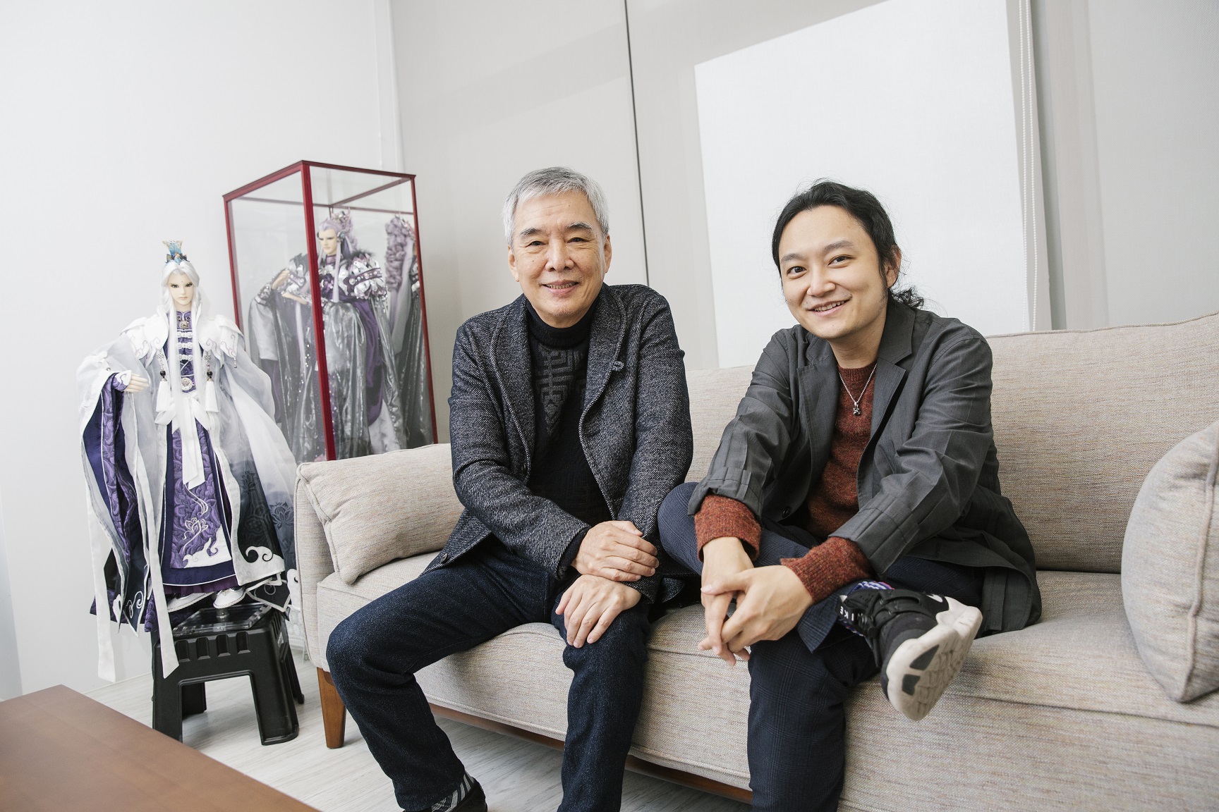 總導演黃強華(左)與總監製黃亮勛(右)父子攜手合作編劇,各展所長。