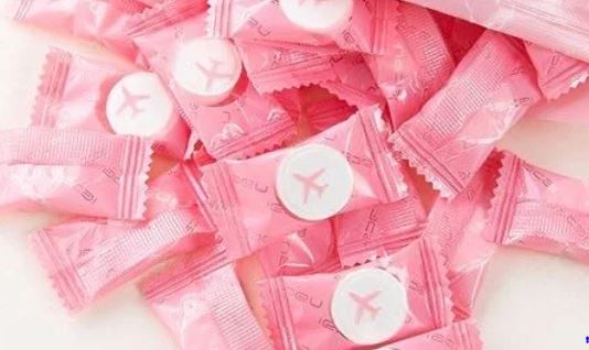 網友擔心爸爸吃下洗臉巾,但結局神逆轉讓網友笑翻。(翻攝Dcard)