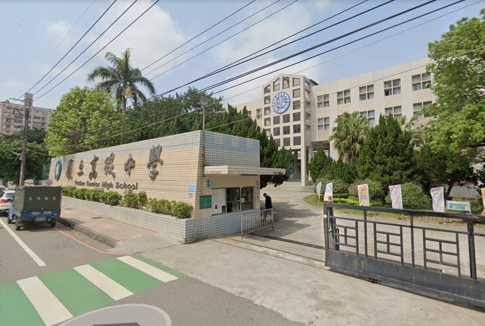 桃園市教育局昨深夜宣布，慈文國中及復旦高中今預防性停課1天。（翻攝自Google Maps）