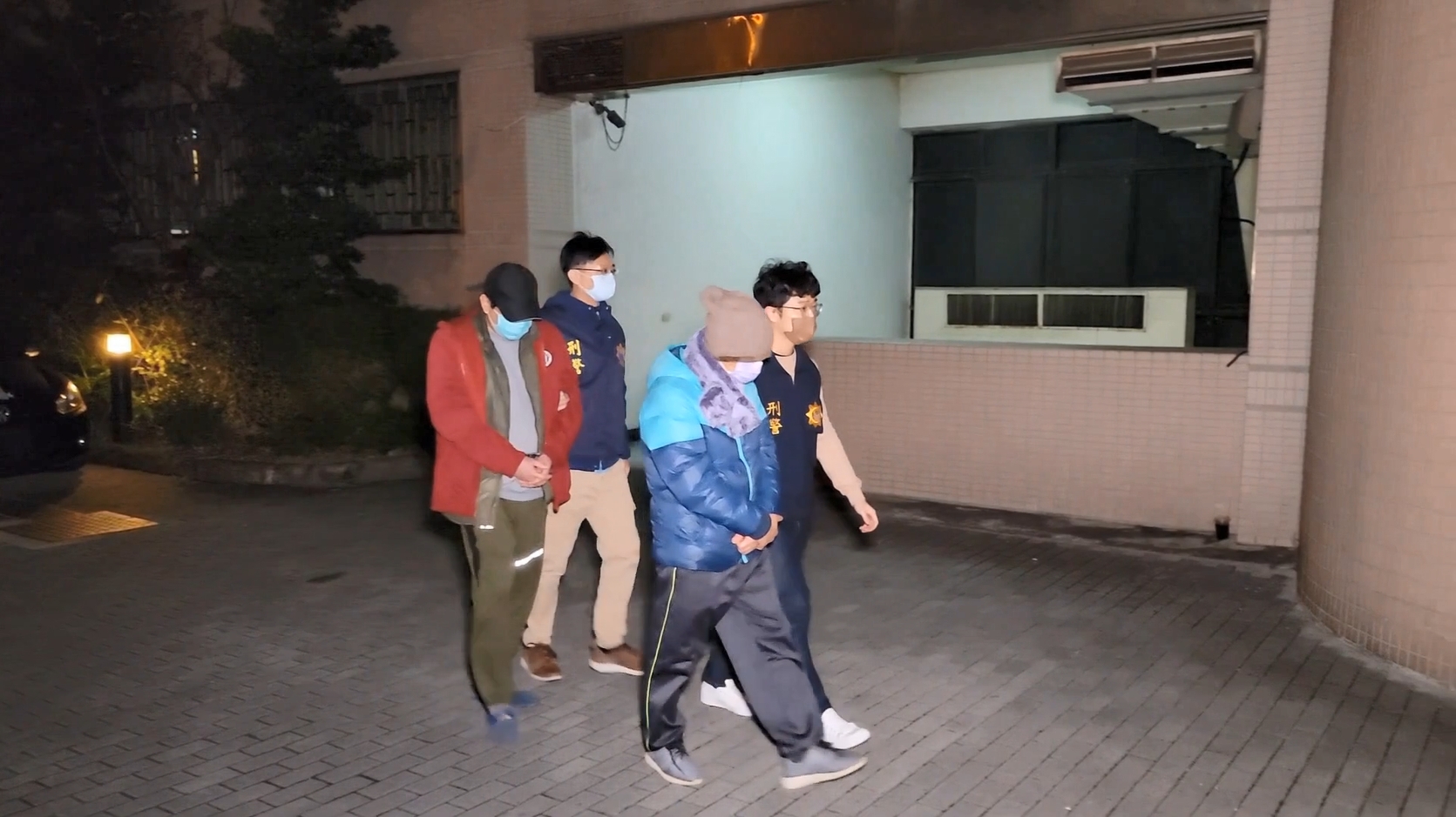 刑事局逮捕涉案的日籍男子。(刑事局提供)