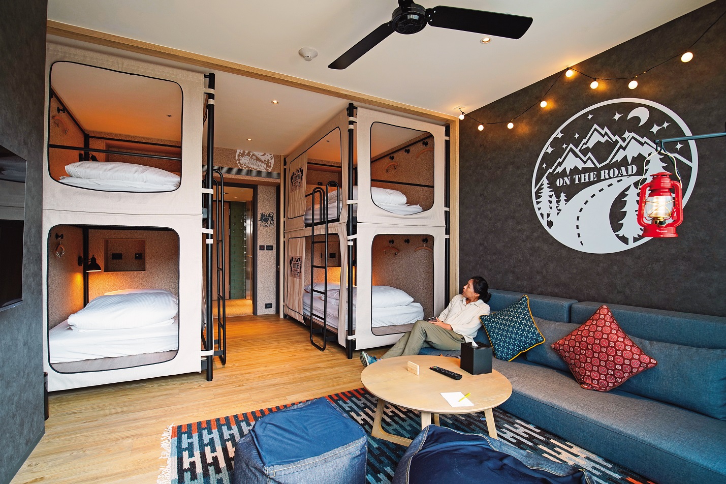 十分特別的「鼓趣客房」，如背包客棧採上下舖4床設計，好友同住也能享有隱私。