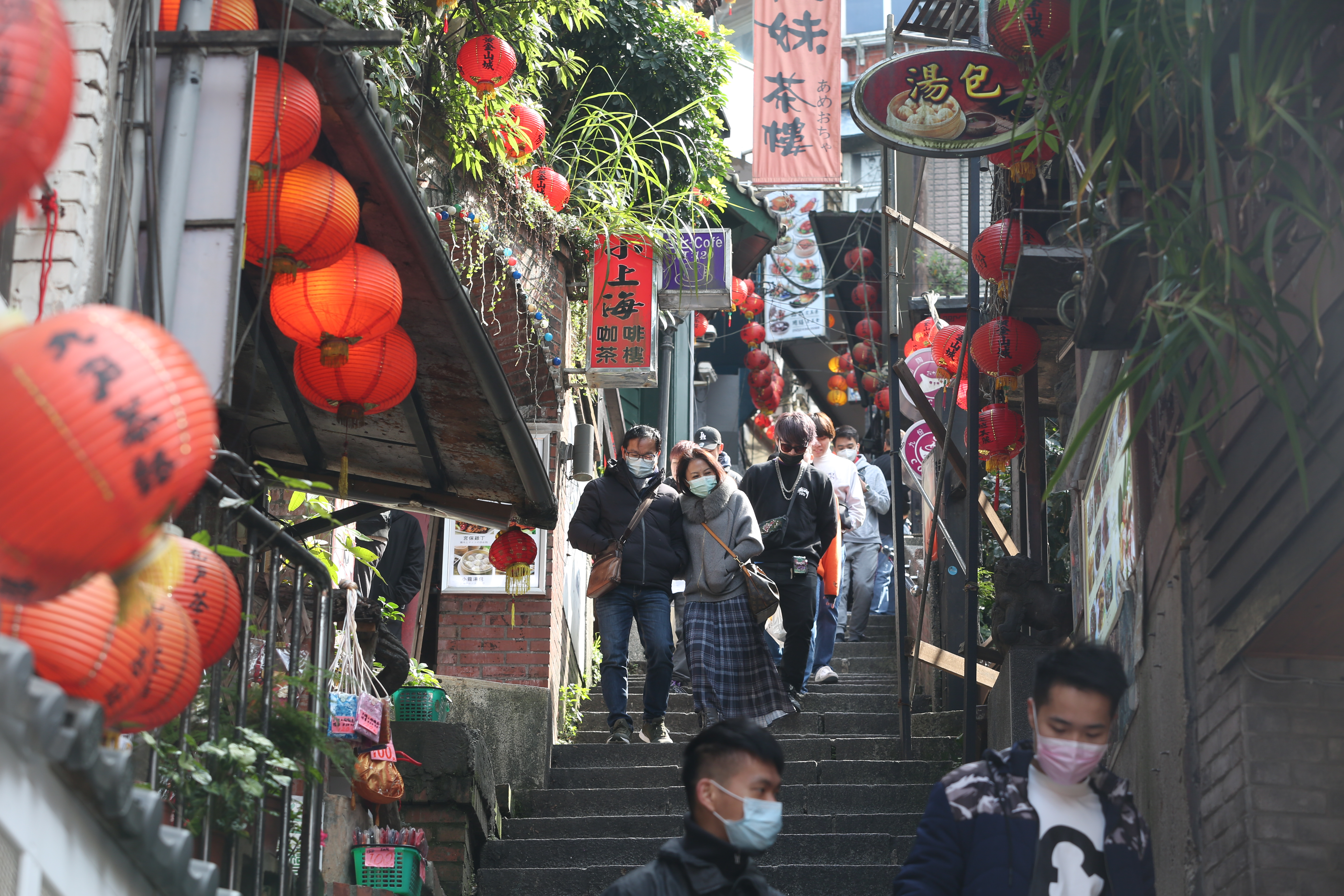 國旅受疫情影響蓬勃發展，出遊前只要花一杯咖啡錢，就能買到千萬保障。